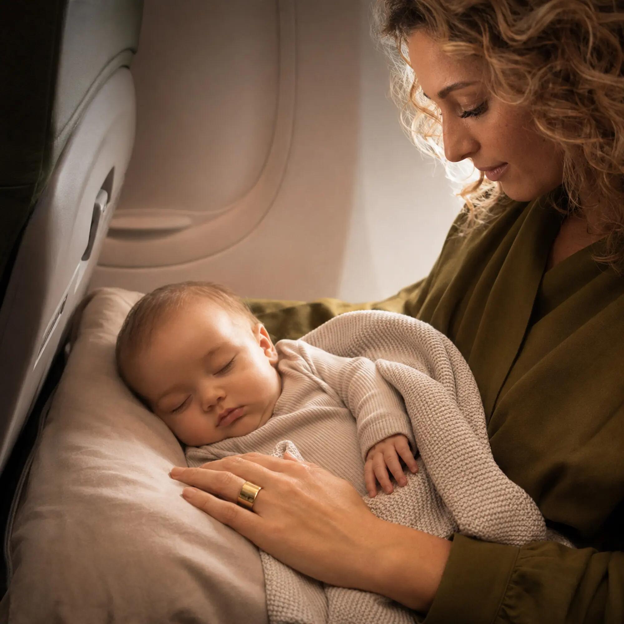 Łóżeczko samolotowe AirTraveller - Poduszka podróżna z materacem - 0-2 lata 3/7