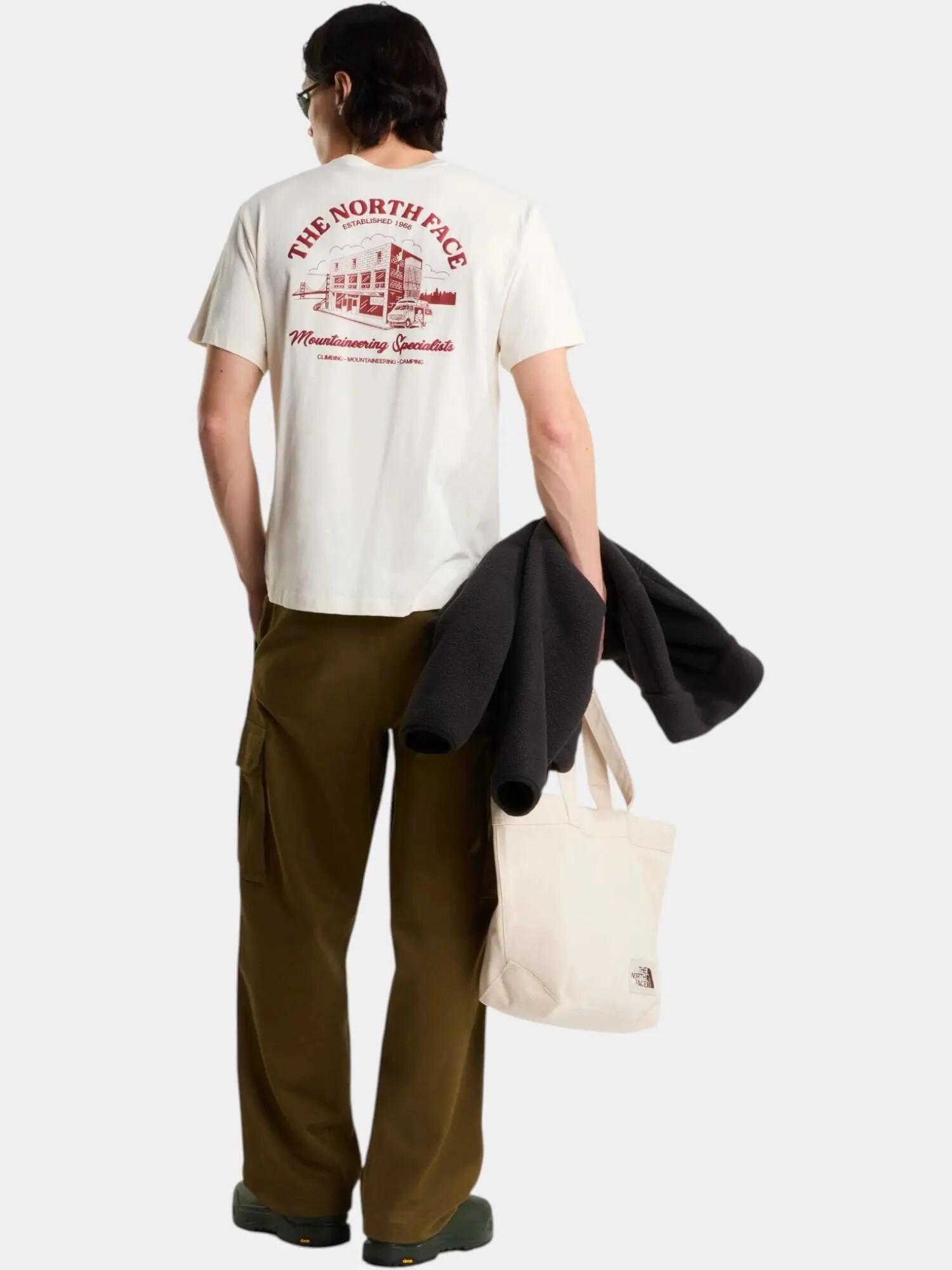 Camiseta deportiva para hombre de la tienda original de The North Face. 3/6