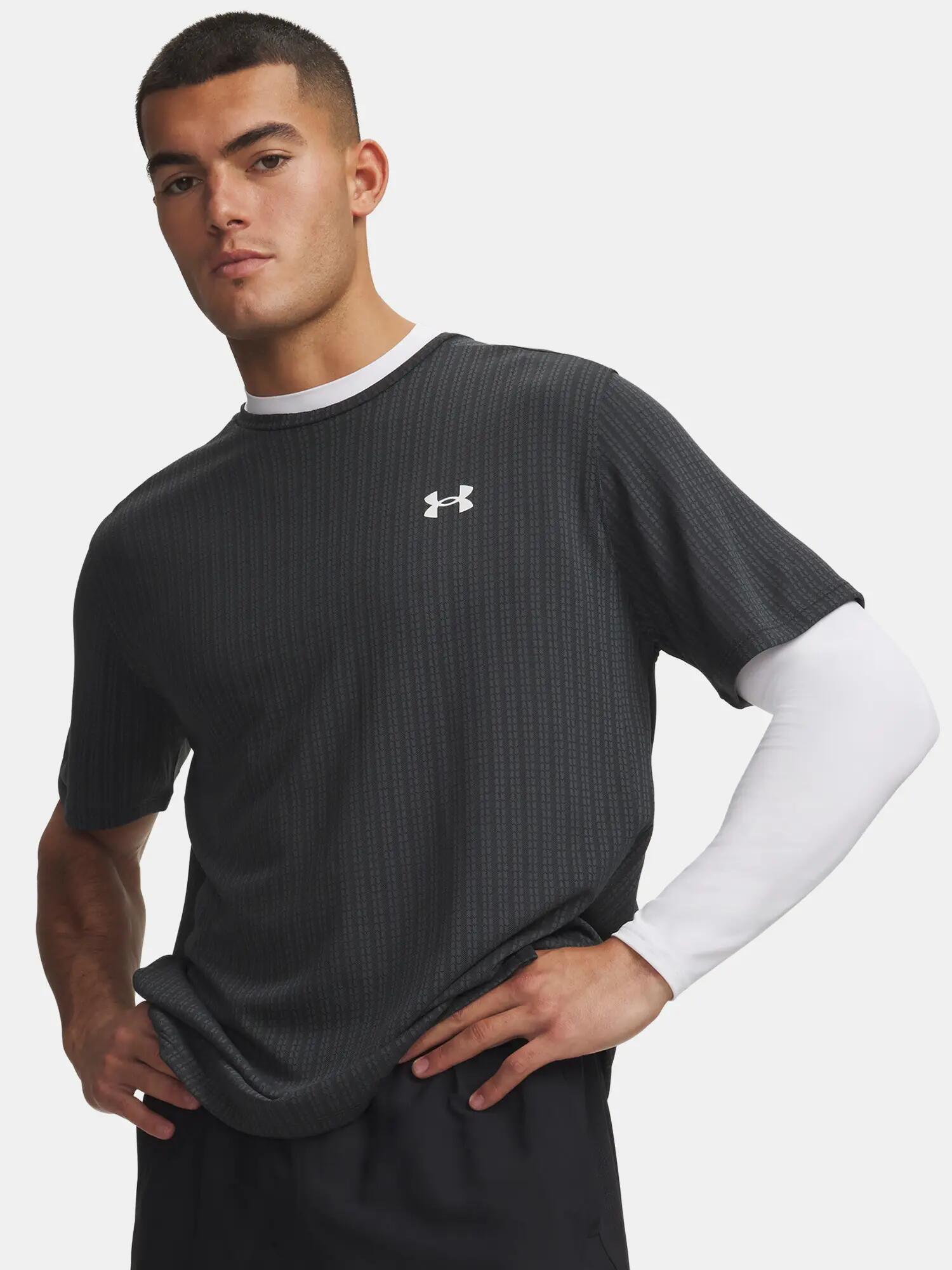 UNDER ARMOUR picture