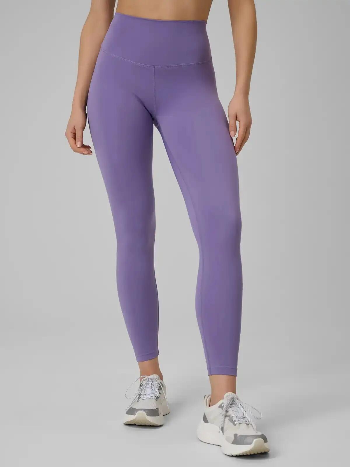LEGGINSY DAMSKIE 4F TENINGOWE SZYBKOSCHNĄCE Z WYSOKIM STANEM KOLOR FIOLETOWY 13/14