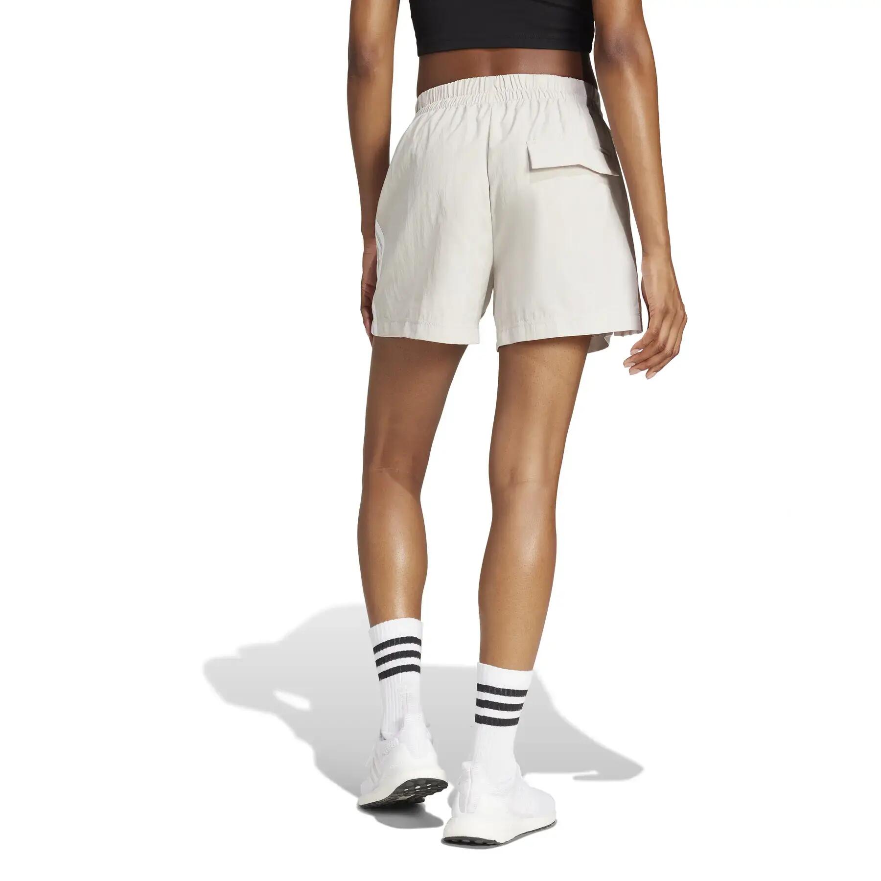 Damskie szorty tkane adidas Essentials 3-Stripes 4/6