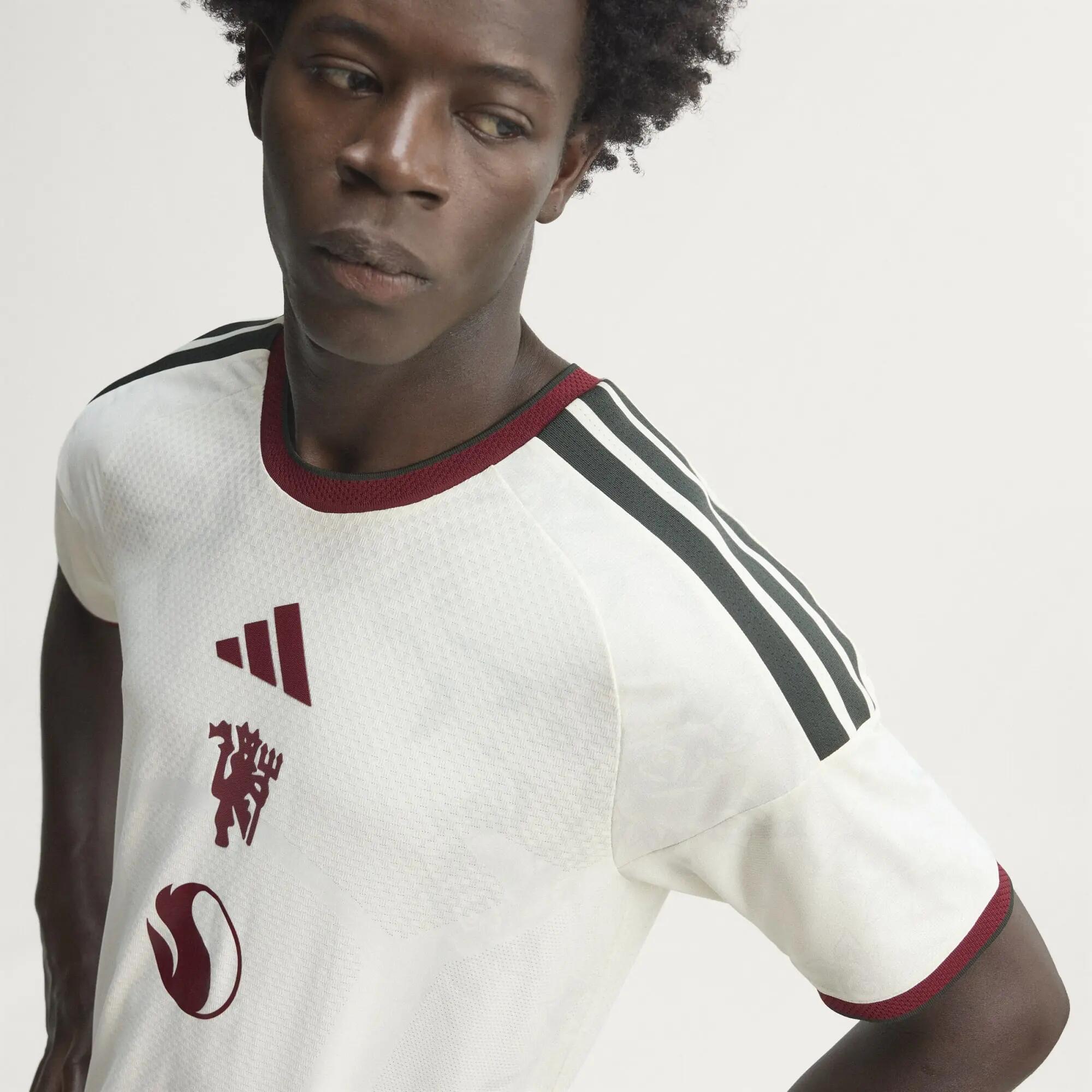 Camiseta de la tercera equipación del Manchester United 26/27 Authentic 8/15