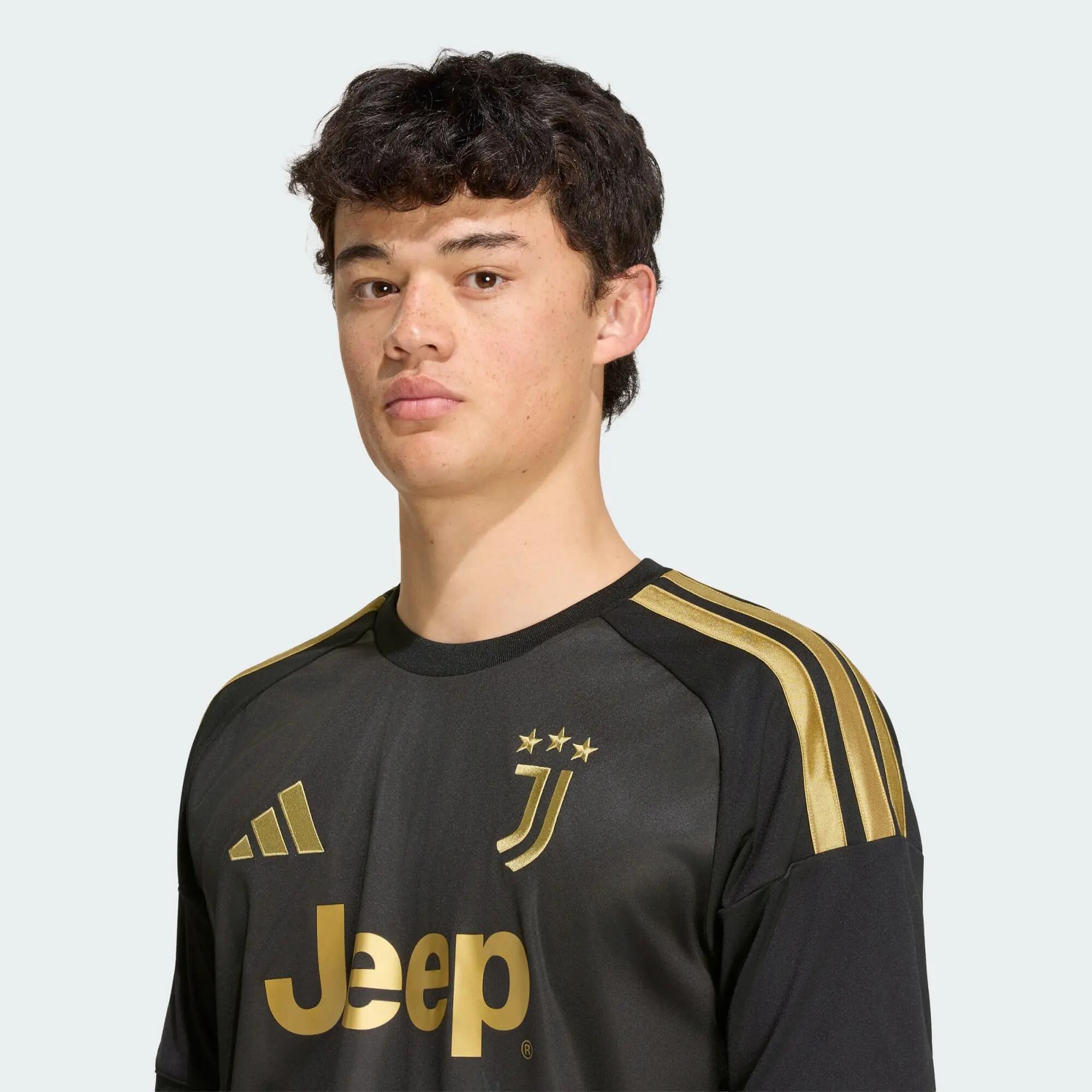Juventus 26/27 Third Jersey 4/7