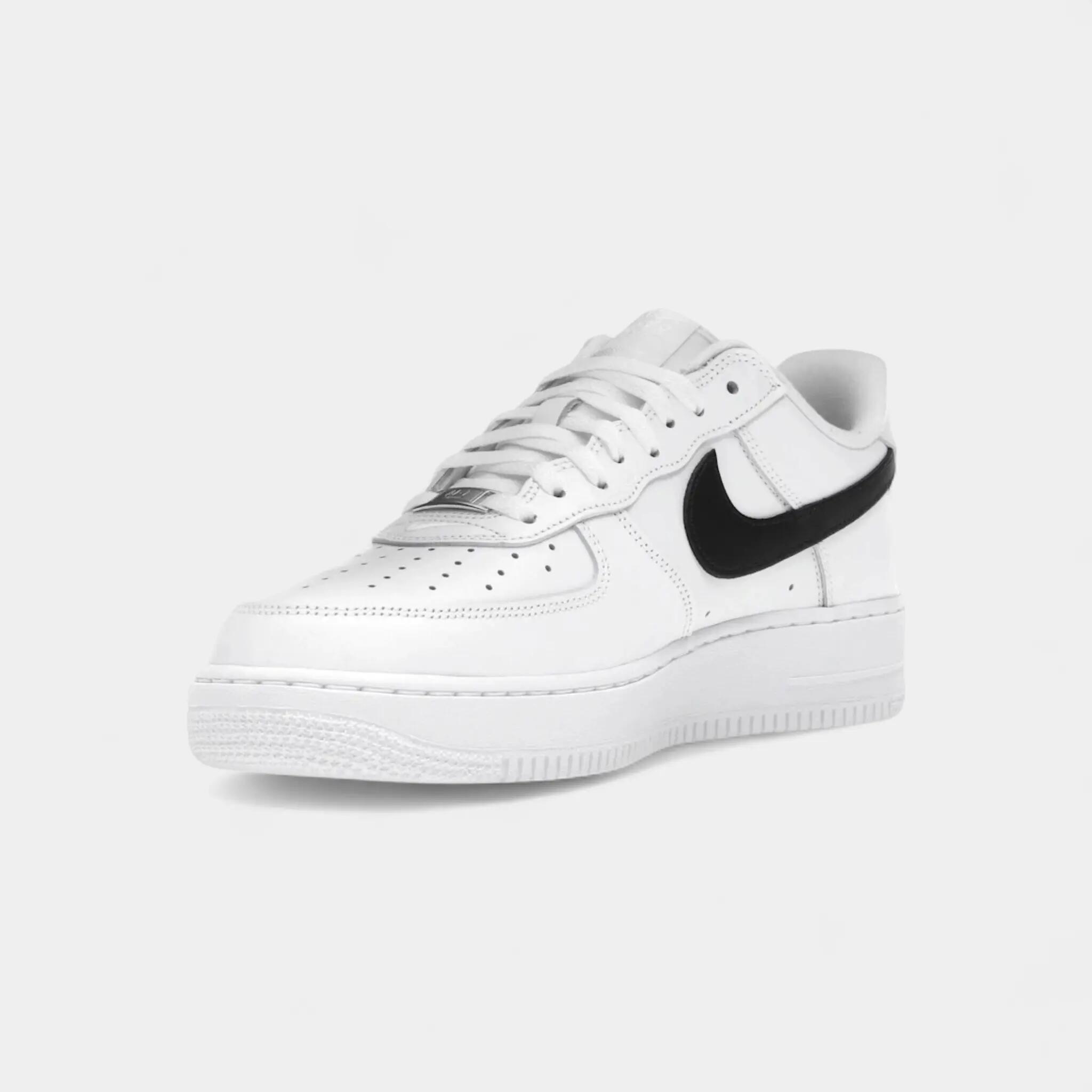 Nike Air Force 1 Low Supreme White Black 3/5