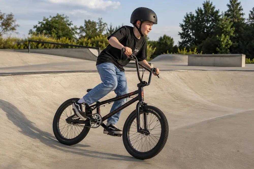 BMX dětské alu BLAZE AL černé 18" 9,3kg lehké odolné kolo 3/15