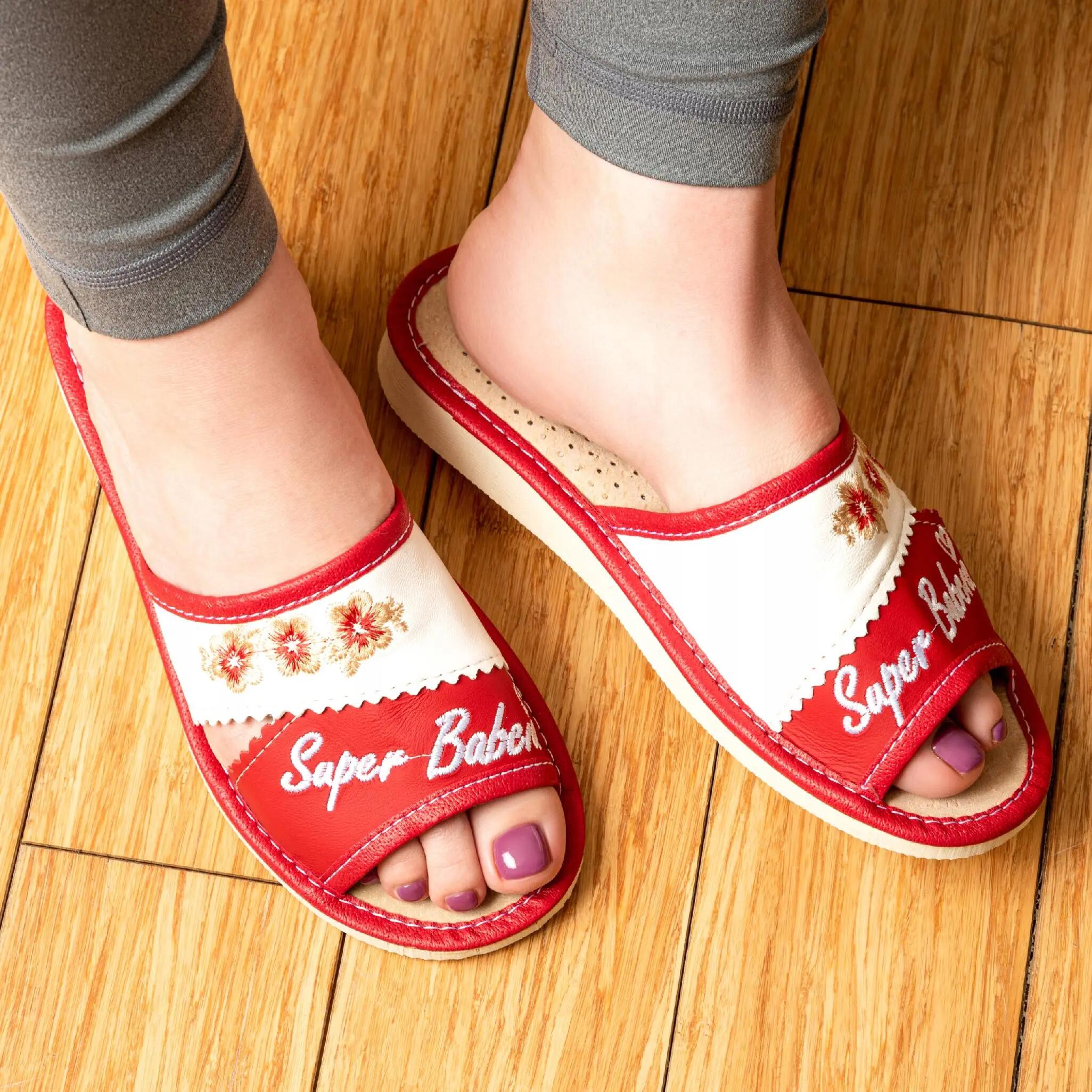 Zapatillas de Piel Super Abuela Rojas Bordado Artesanal Regalo Mujer 38 3/5