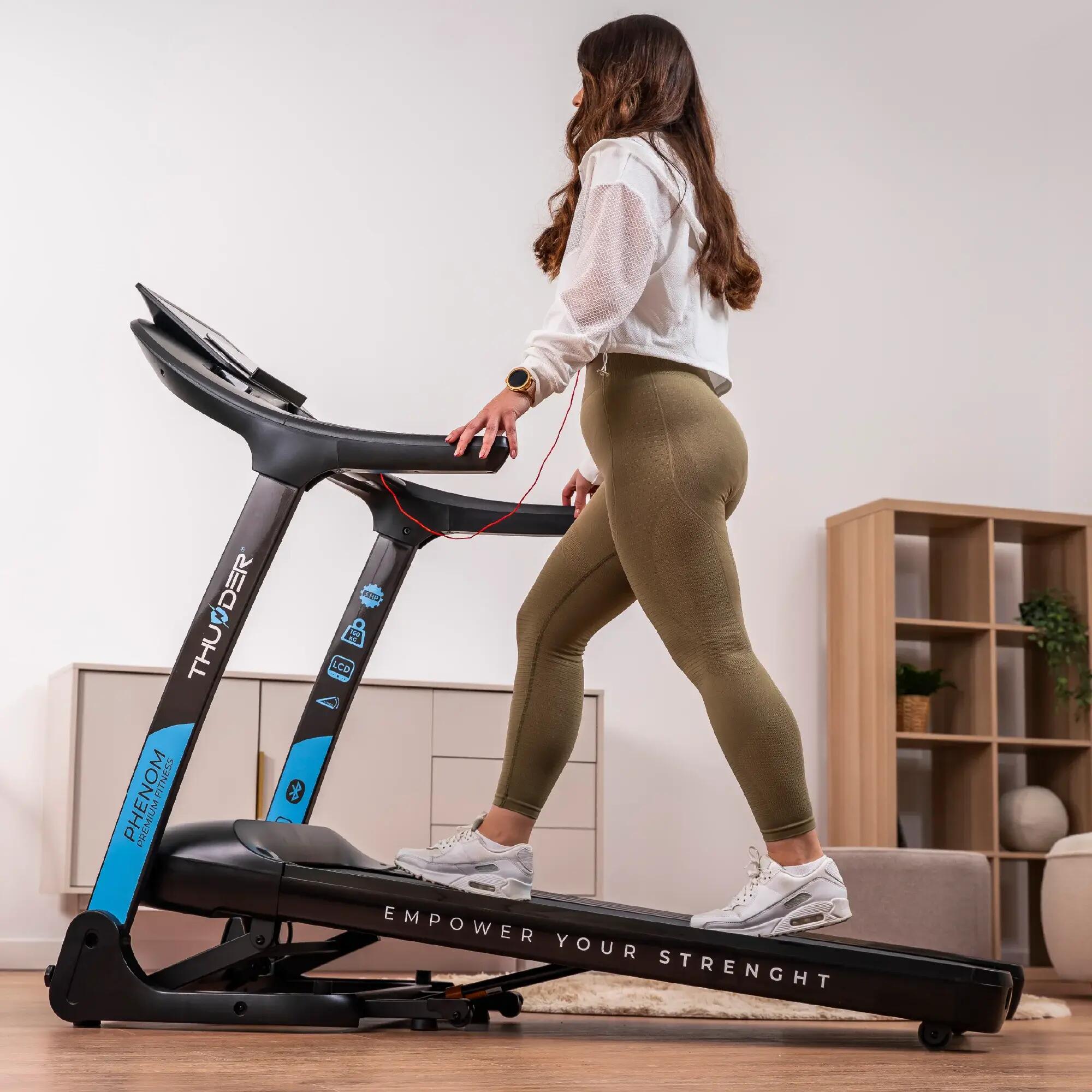 Futópad Thunder PHENOM-S-BLACK 120x45cm 18km/h FitShow dőlésszög állítás USB 10/12