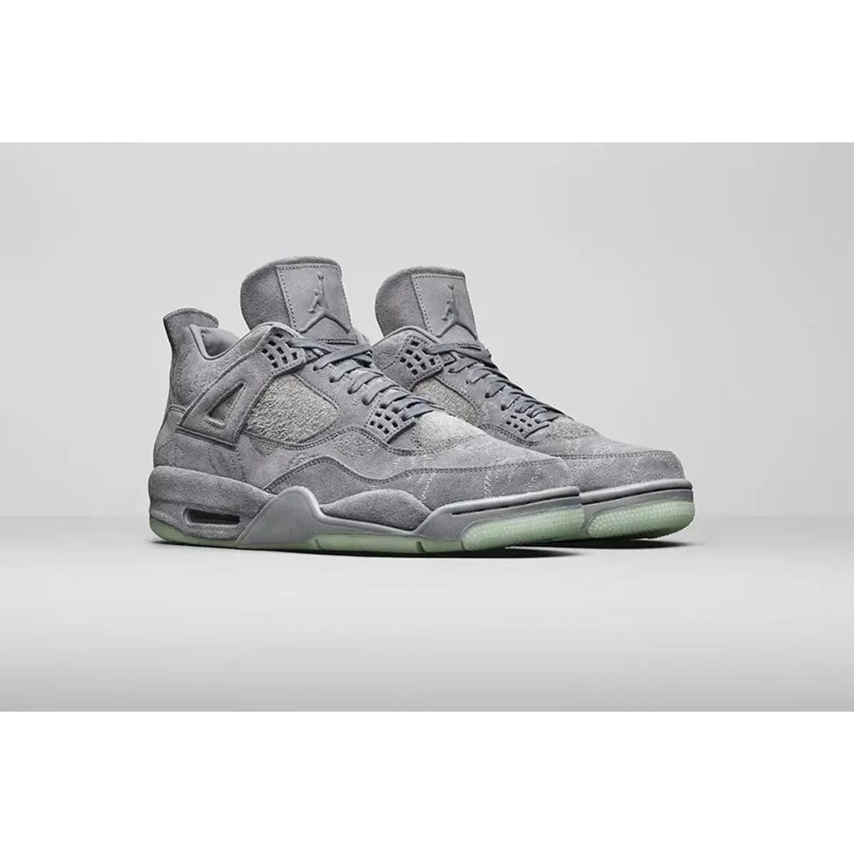 Air Jordan 4 Retro Kaws 4/6