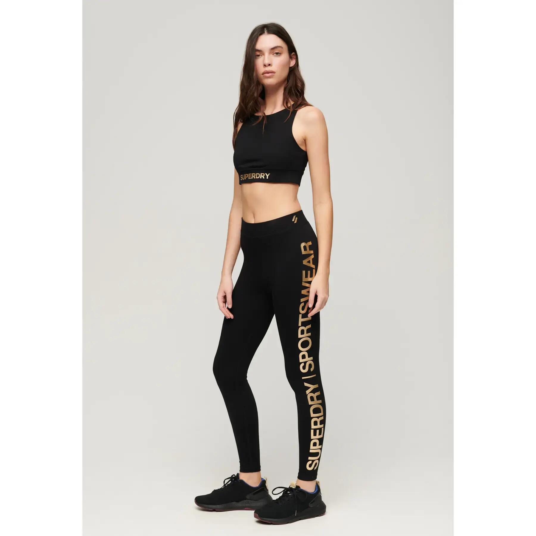 Haut de sport avec logo 3/6