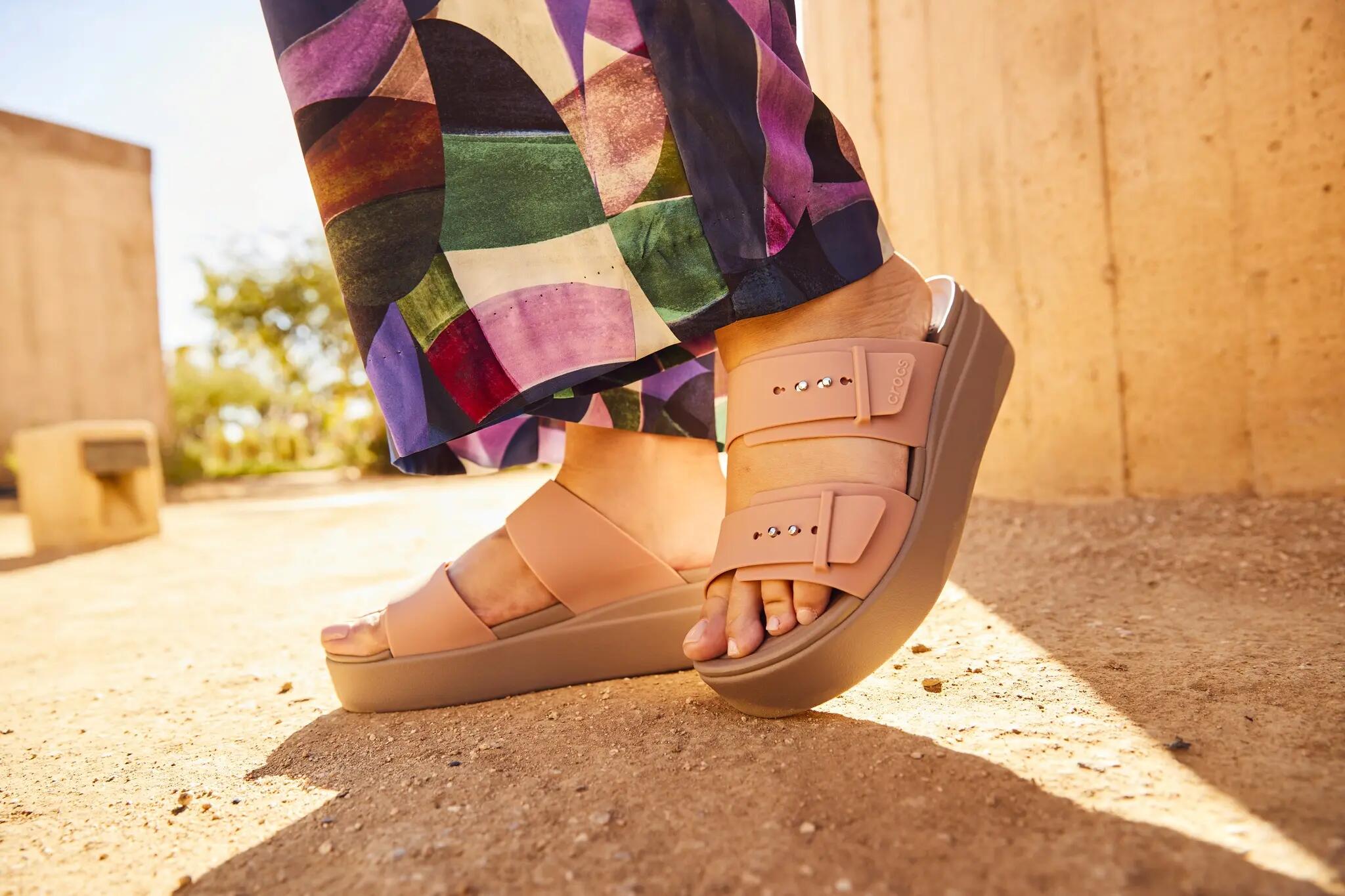 Crocs Brooklyn Buckle Women's Sandal 8/14