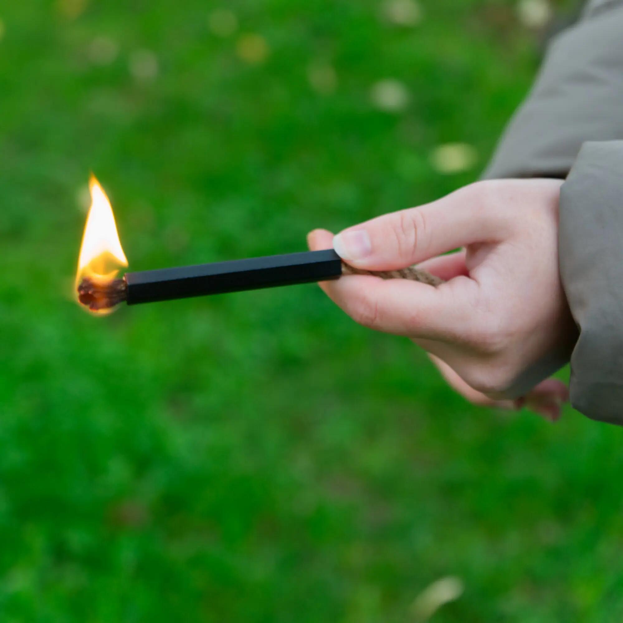 Zunder für Feuerstahl leicht entzündbares Hanfseil mit Parafinwachs und Blasrohr 2/2