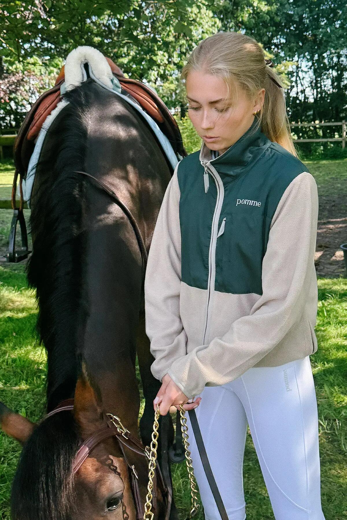 POMME EQUESTRIAN picture