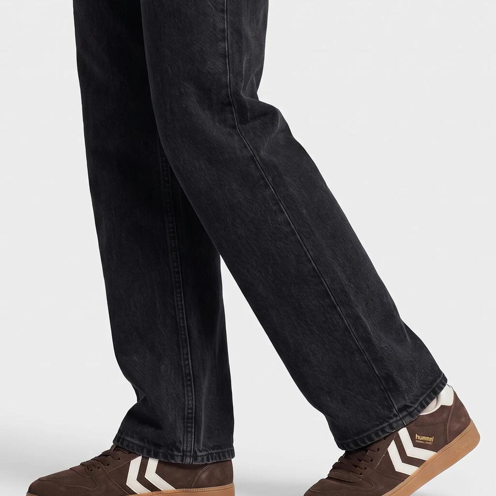 WHITE / BROWN