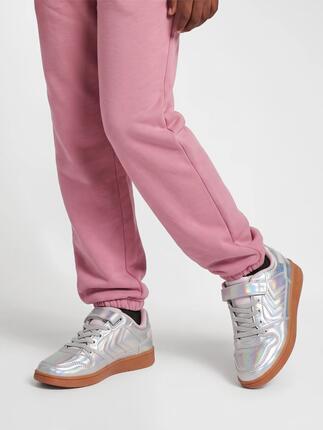 Buty Hummel ST Power Play z błyszczącymi akcentami
