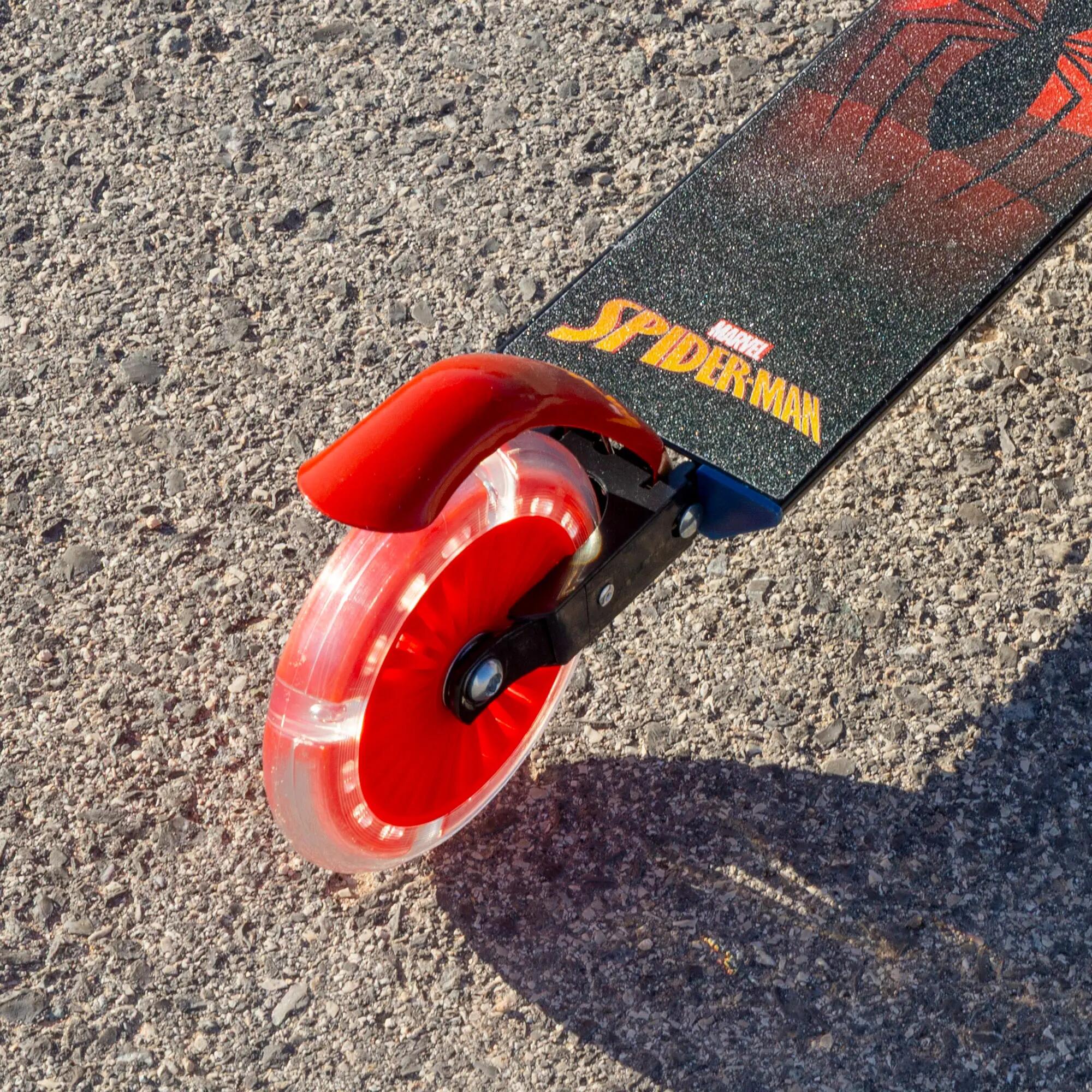 Spiderman Patinete dobrável com 2 rodas e luzes. 7/10