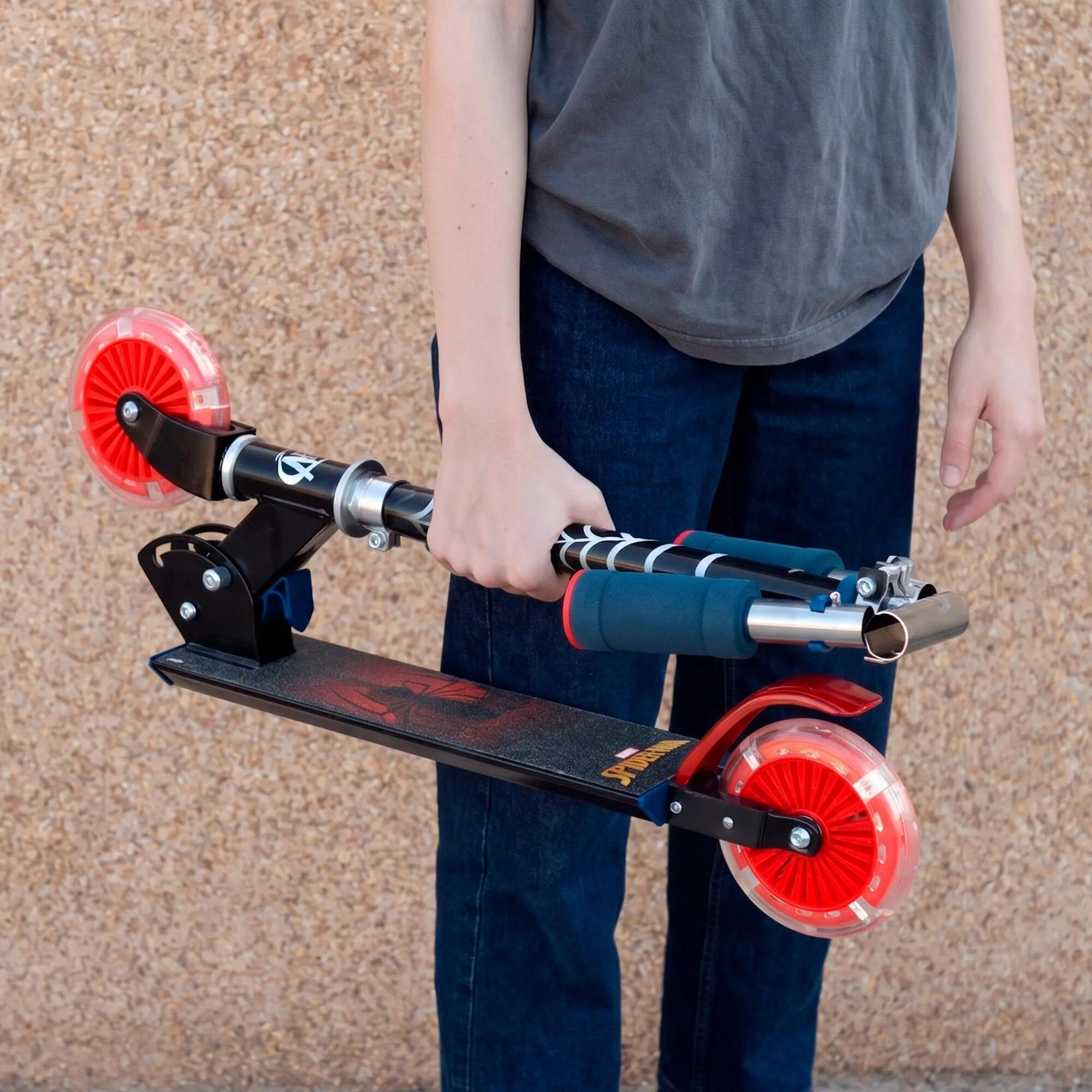Spiderman Patinete dobrável com 2 rodas e luzes. 2/10