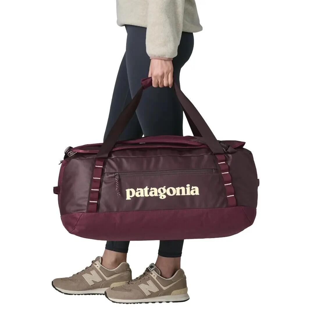 Bolsa Granate Patagonia Hole® Duffel 55L Berry Fig con Base Acolchada 3/4