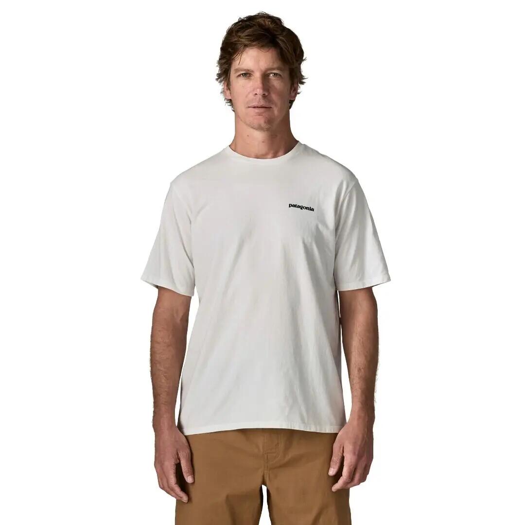 Camiseta Blanca Patagonia P-6 Logo Responsibili-Tee Fiber White con Gráfico Clá 3/5