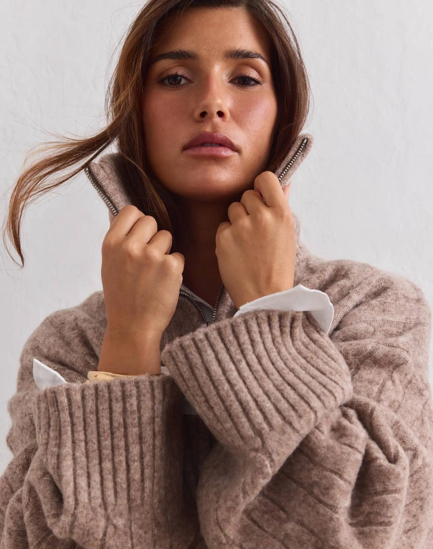 Donna Felpa Oversize in Maglia a Trecce con Mezza Cerniera Nocciola 2/7