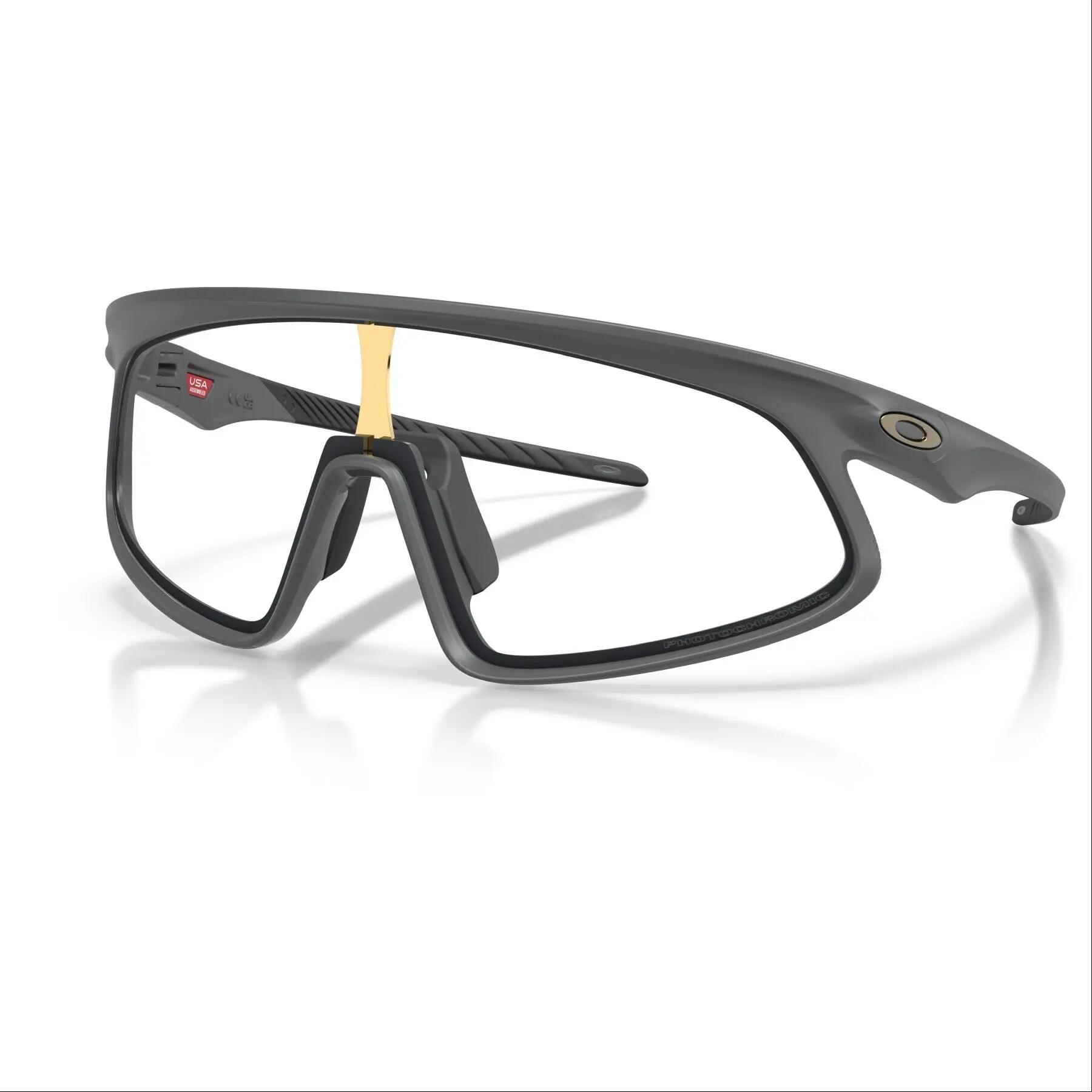 Occhiali da sole Oakley da uomo, prodotto sportivo 1/6