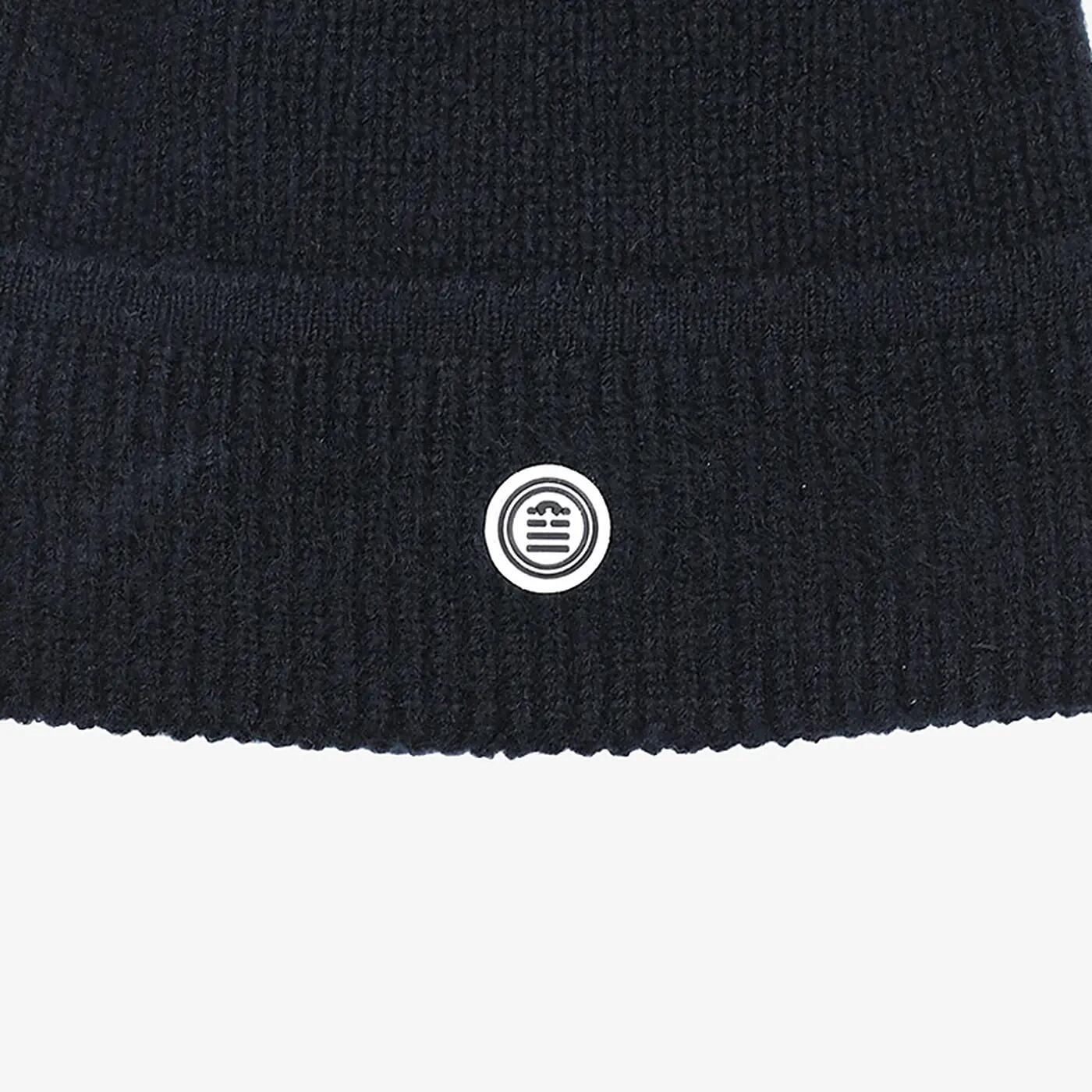 Cappellino a costine in maglia 4/5