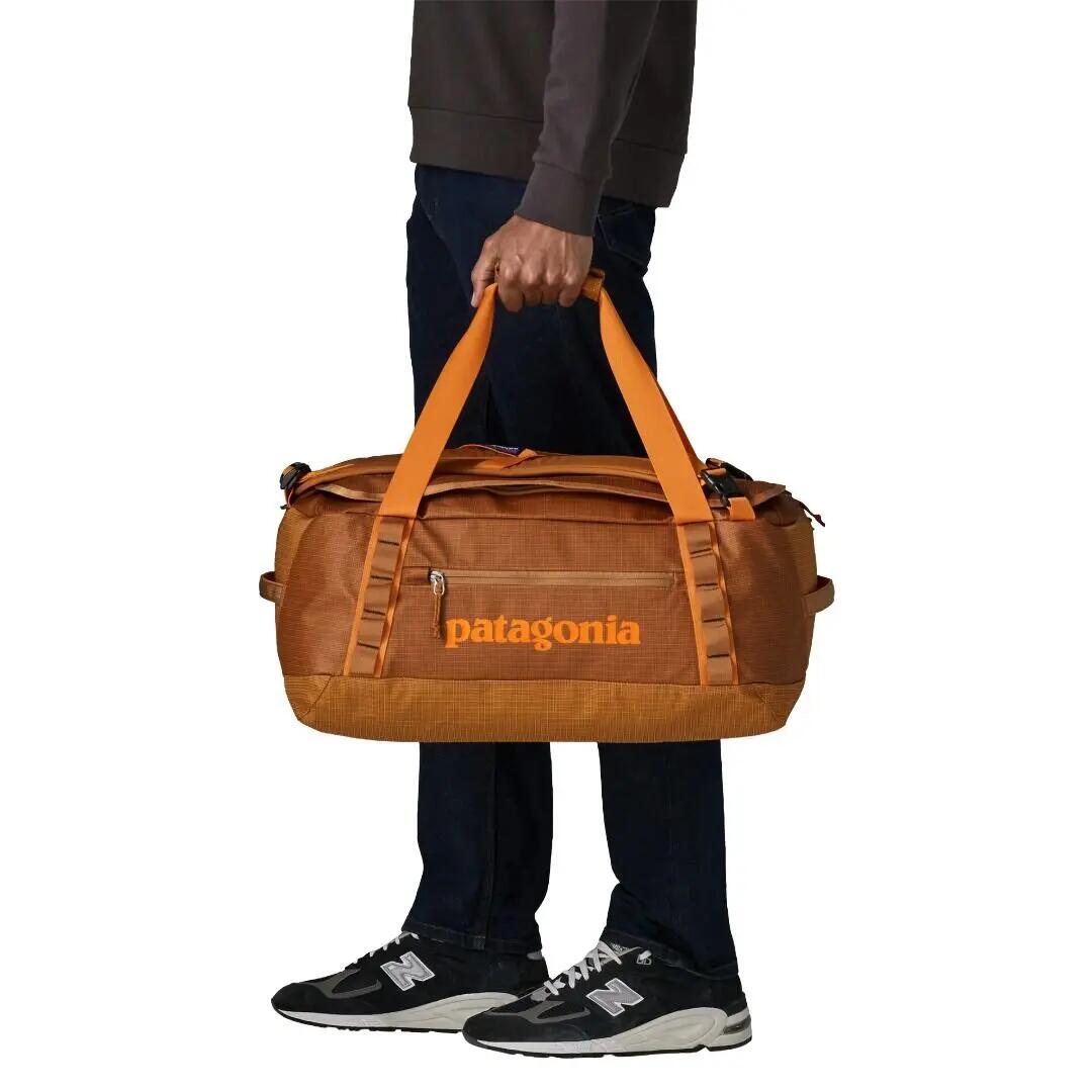 Bolsa Marrón Patagonia Hole® Duffel 40L Cinnamon Brown con Base Acolchada 3/4