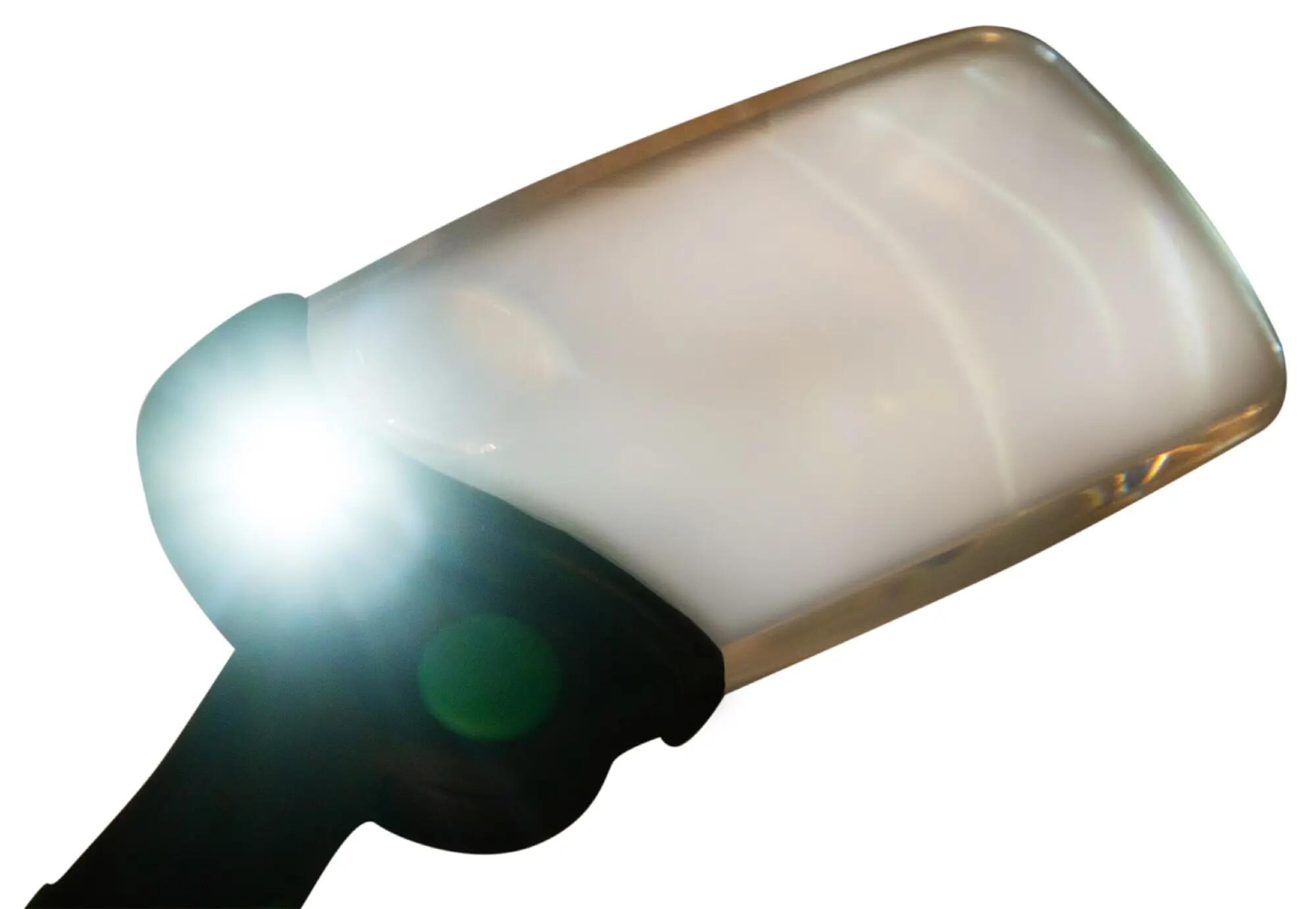 Levenhuk Zeno Read ZR14 magnifier with LED 8/15