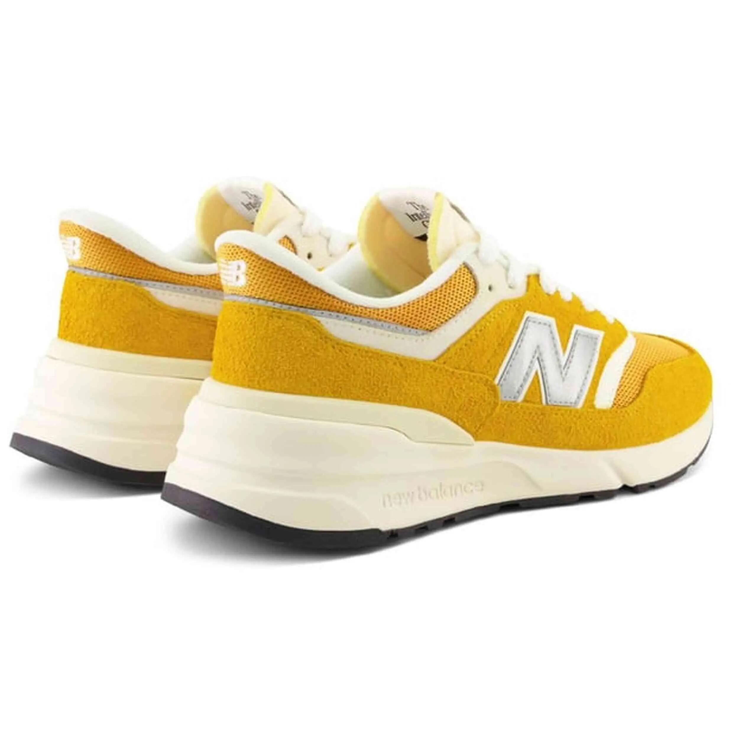 Schoen New balance model U997RCB-VARSITY GOLD voor mannen 3/4