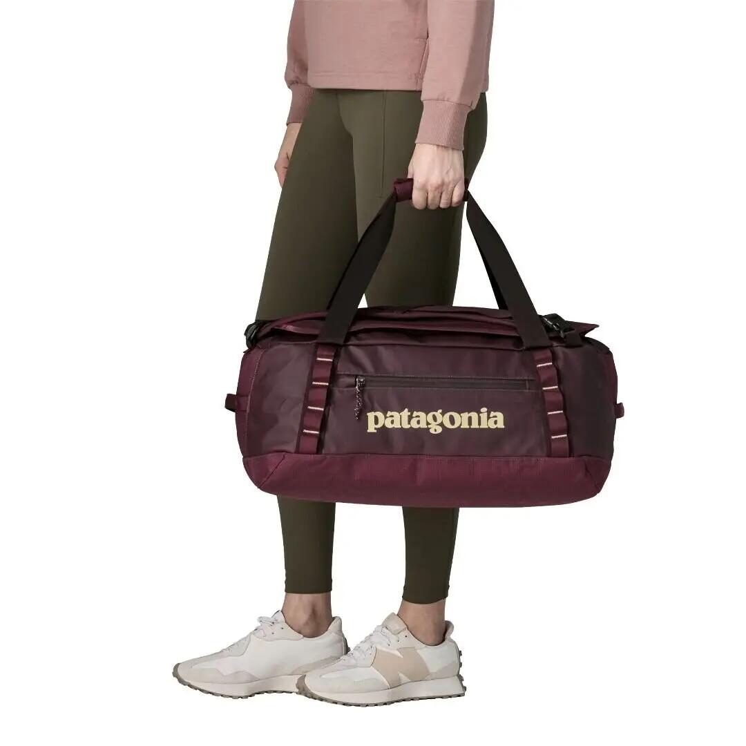 Bolsa Granate Patagonia Hole® Duffel 40L Berry Fig con Base Acolchada 4/5