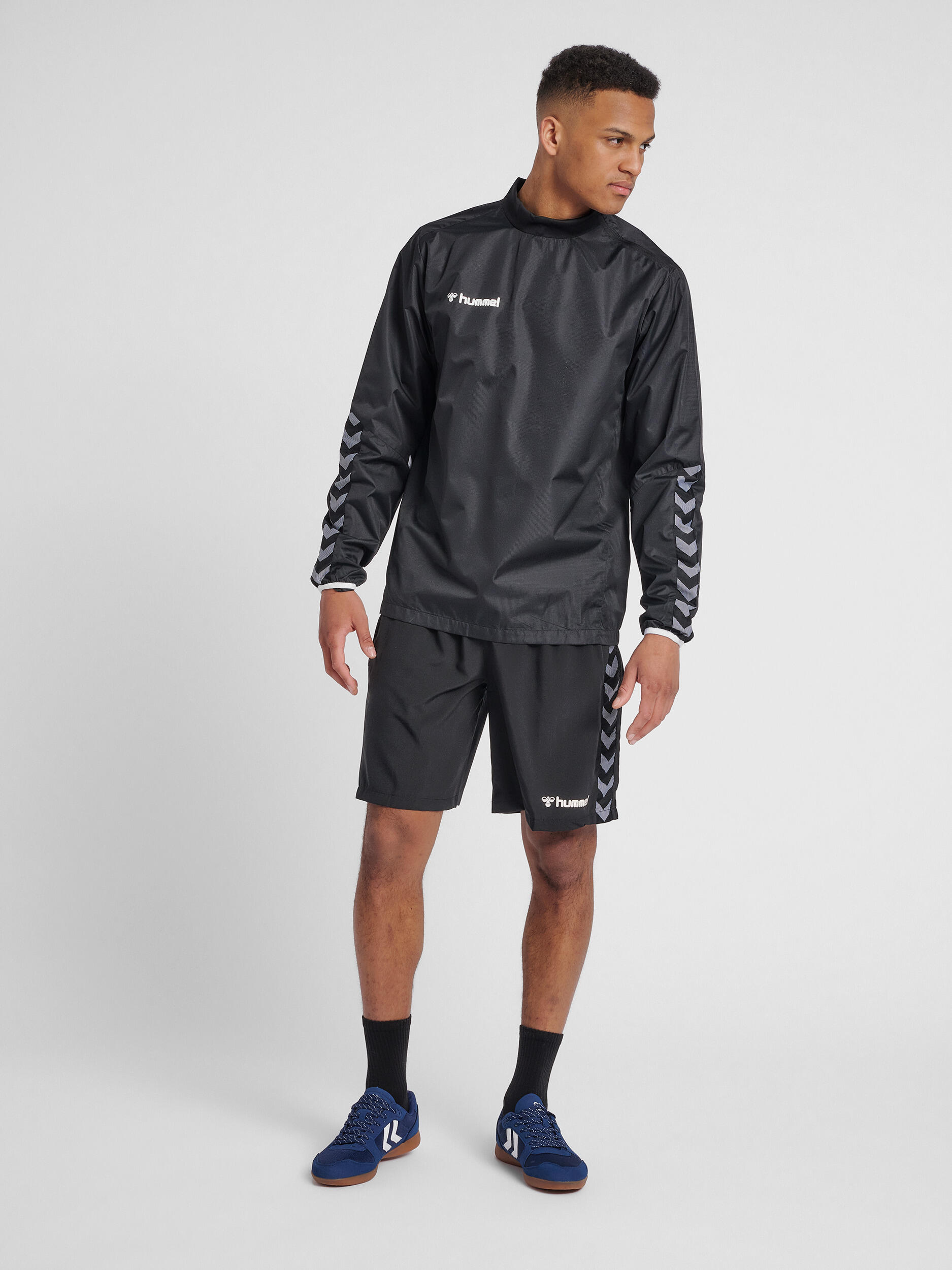 Kurtka przeciwdeszczowa Hummel Authentic Wind Breaker czarna 2/7