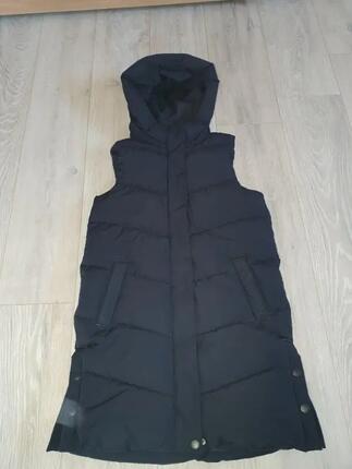 Tussen Particulieren - zwarte bodywarmer C&A maat 152