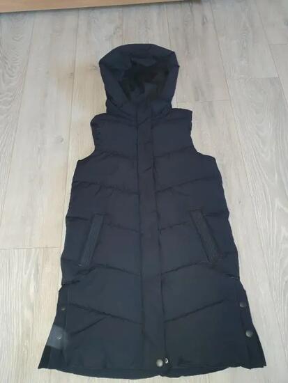 Tussen Particulieren - zwarte bodywarmer C&A maat 152