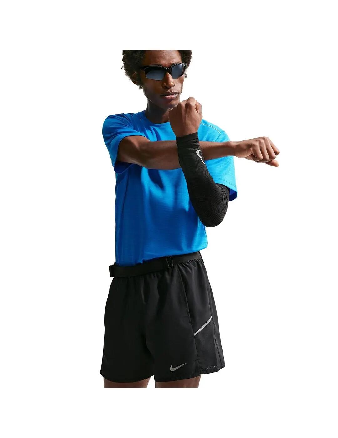 Shorts uomo Nike Miler neri. 5/5