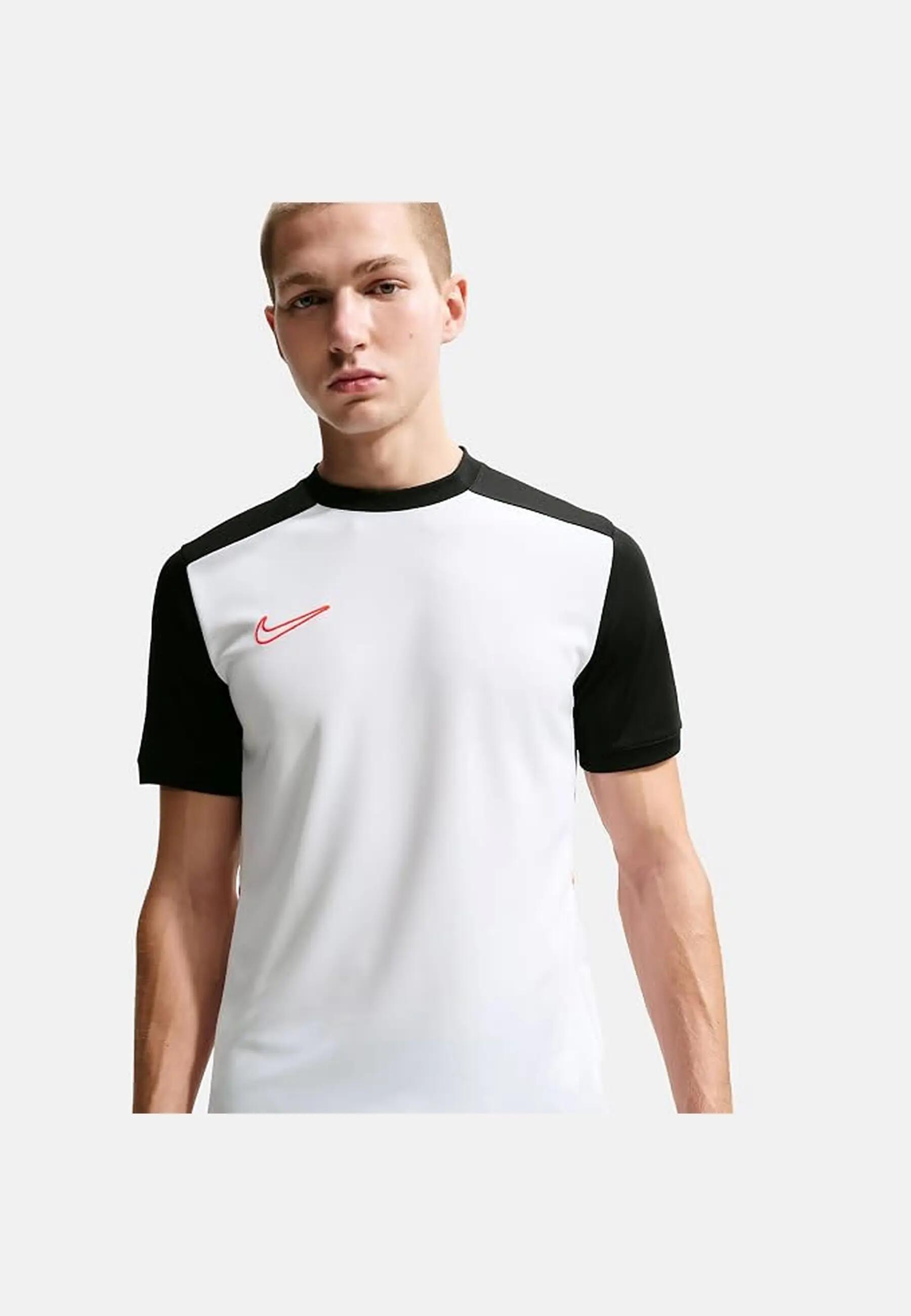 Erlebe die perfekte Balance aus Stil und Performance. 3/3