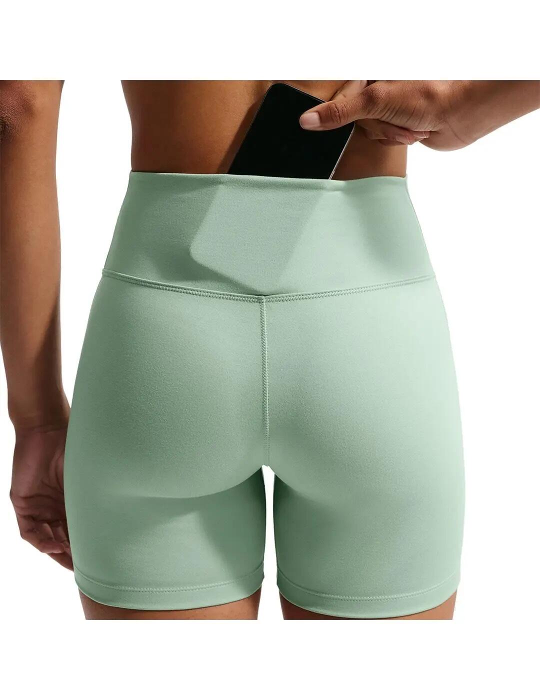 Shorts da donna Nike One verde. 4/5