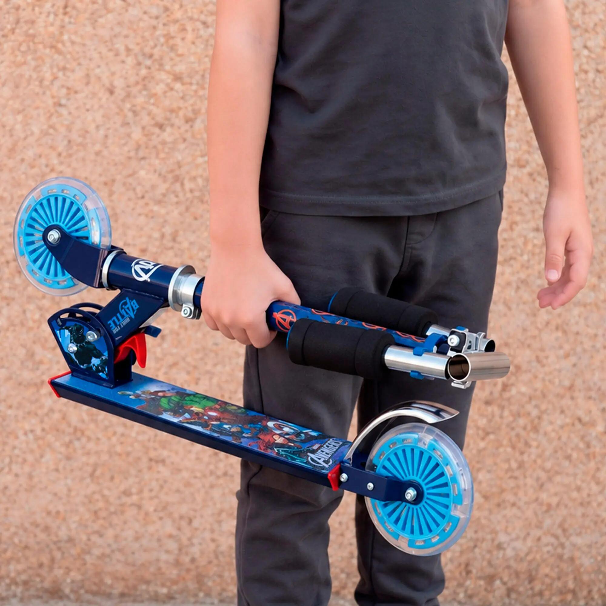 Avengers Patinete plegable 2 ruedas con luces 2/7