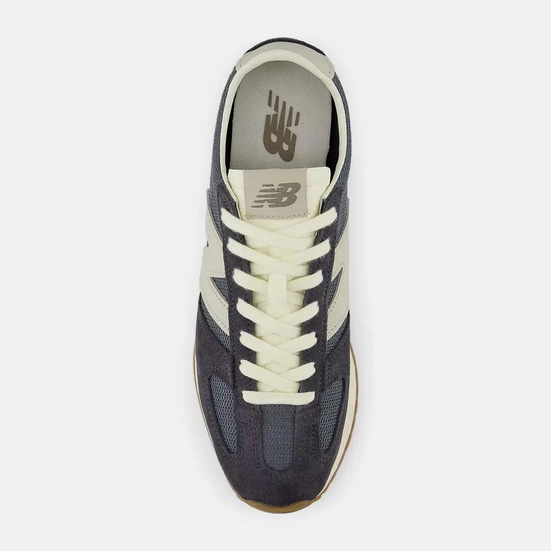 Turnschuhe für Männer New Balance Marineblau. 3/4