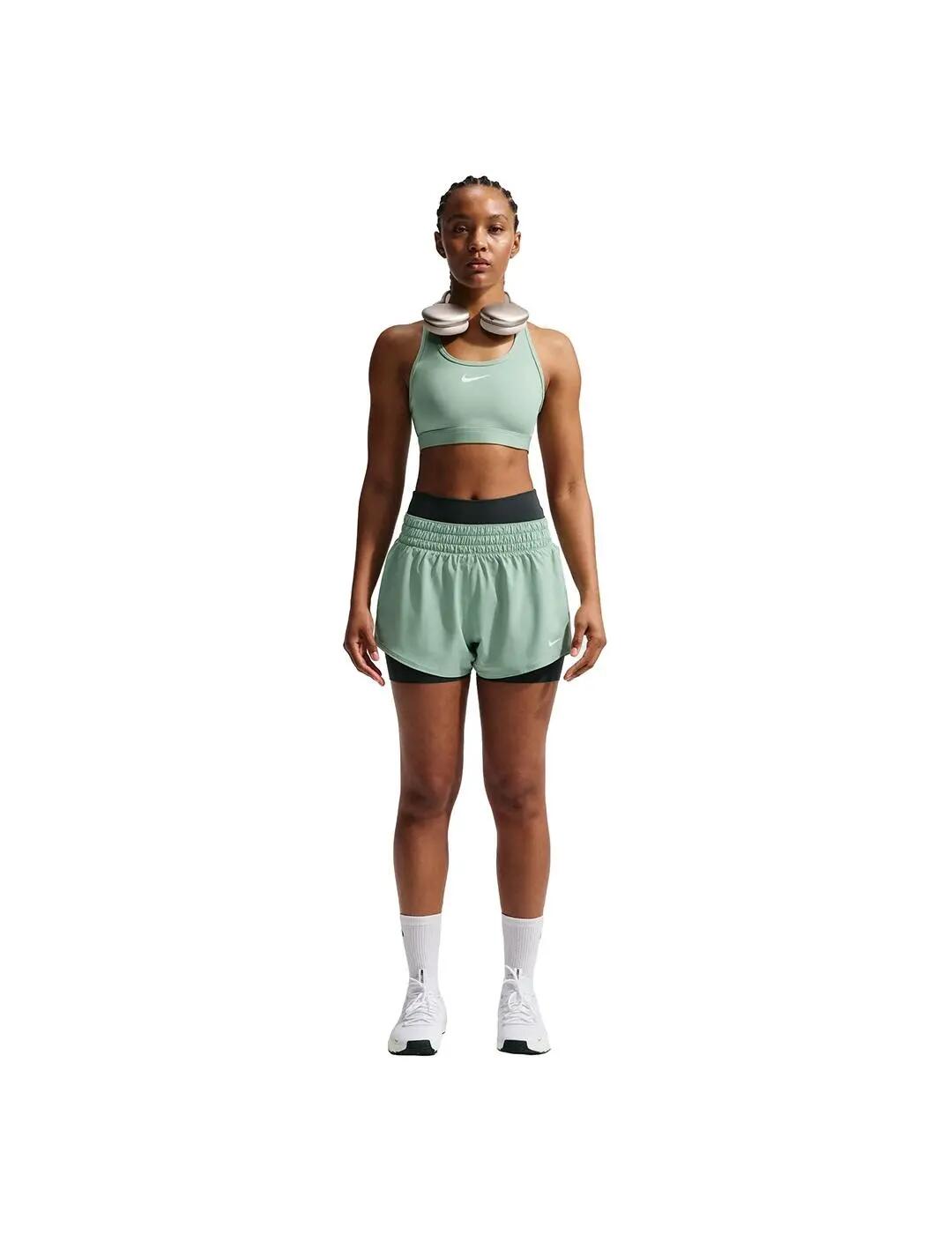Top para Mulher Nike Swoosh Verde. 4/5