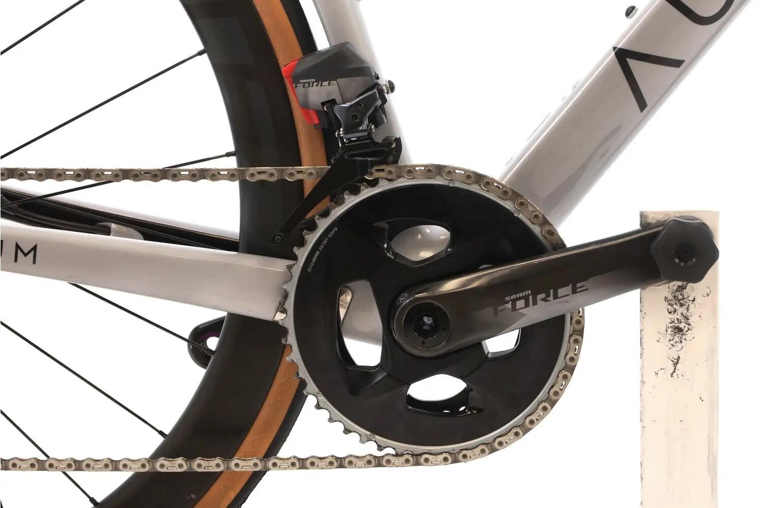 Bici strada ricondizionata ·  Magma Essentia AXS 12V · Buone condizioni 4/8