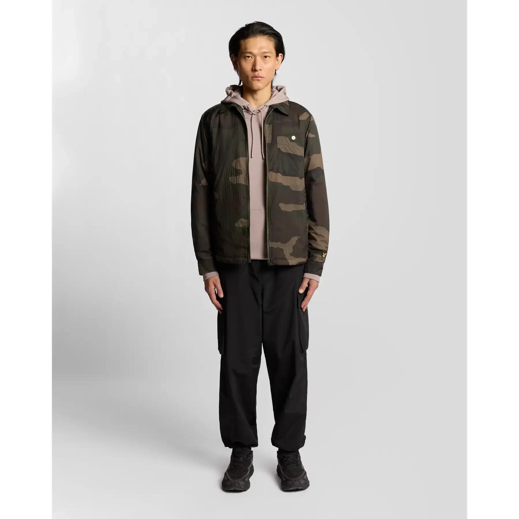 Surchemise camouflage isolée Lyle & Scott 3/6