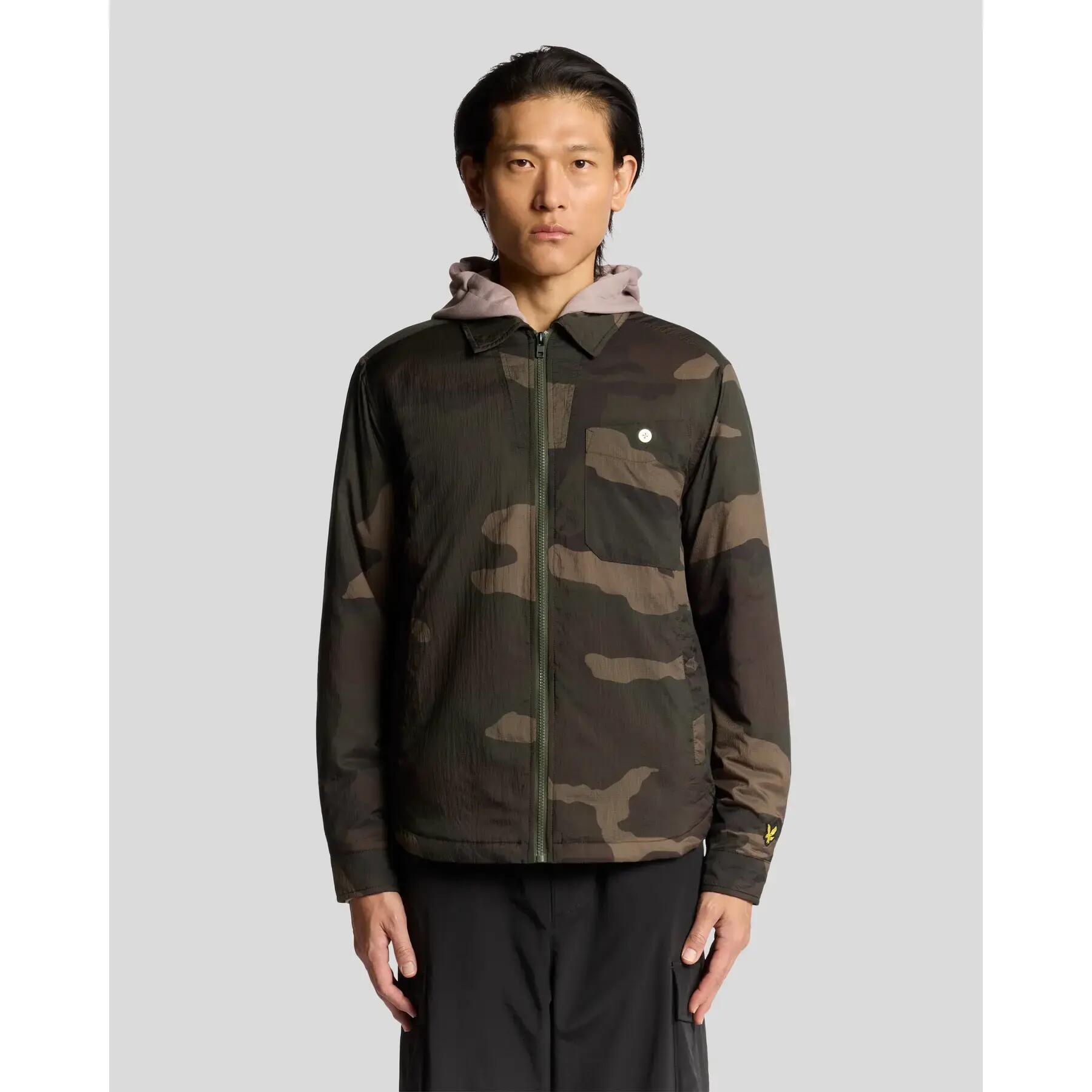 Surchemise camouflage isolée Lyle & Scott 2/6