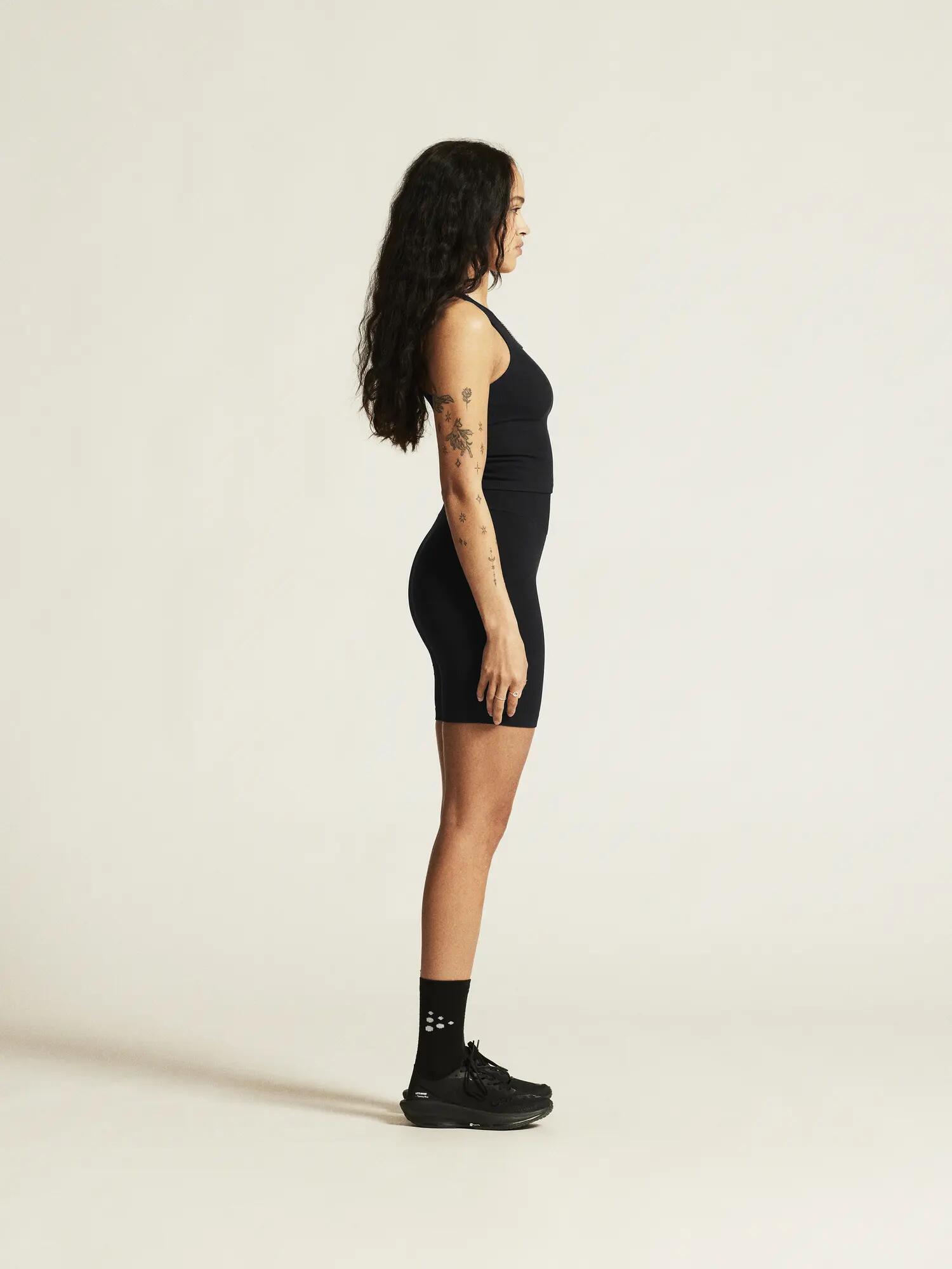 Collective Rib Tank Top W eng anliegendes Tanktop mit Rippenstruktur – Black 4/7