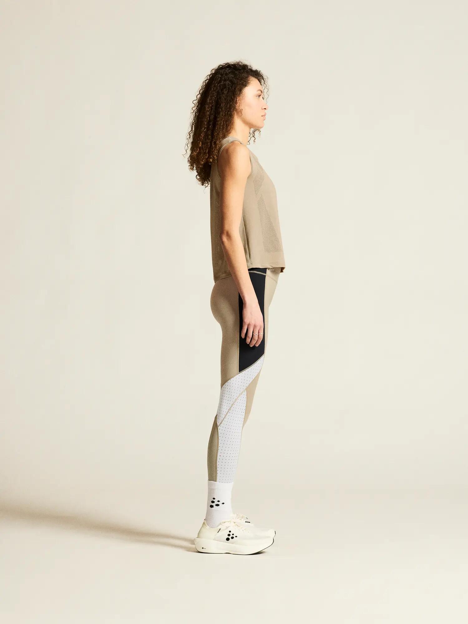 craft ADV Tone Perforiertes Tanktop Damen – Hay 6/7