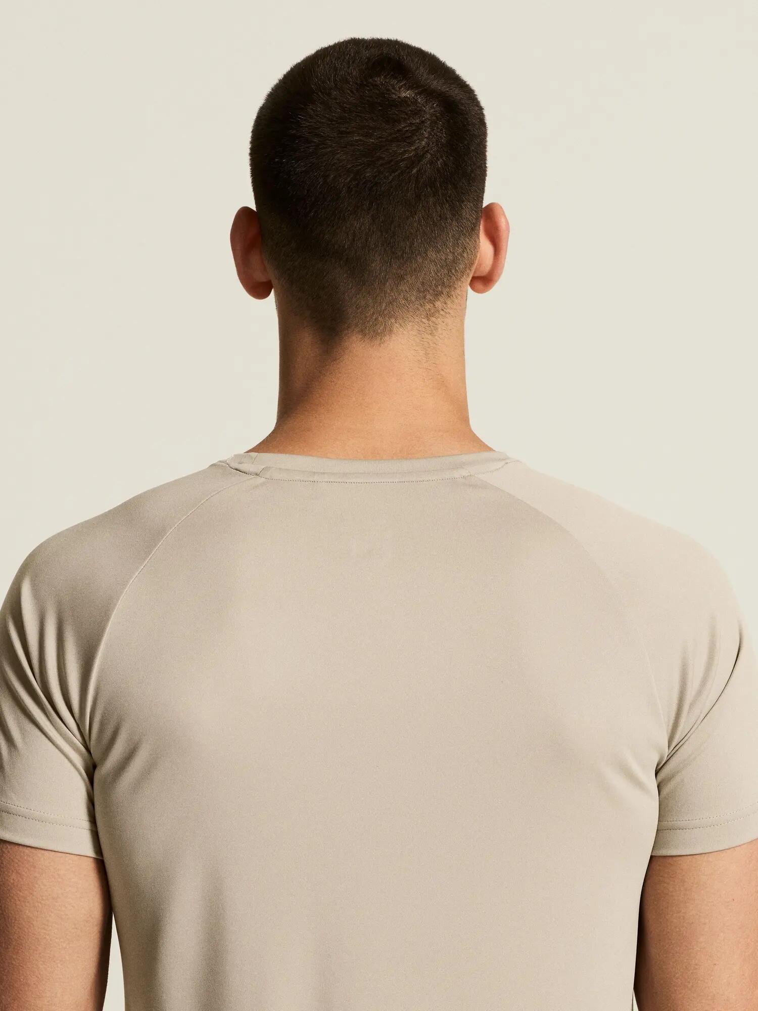 craft CORE Unify Training Tee M – Trainingsshirt aus recyceltem Polyester – Hay 6/7