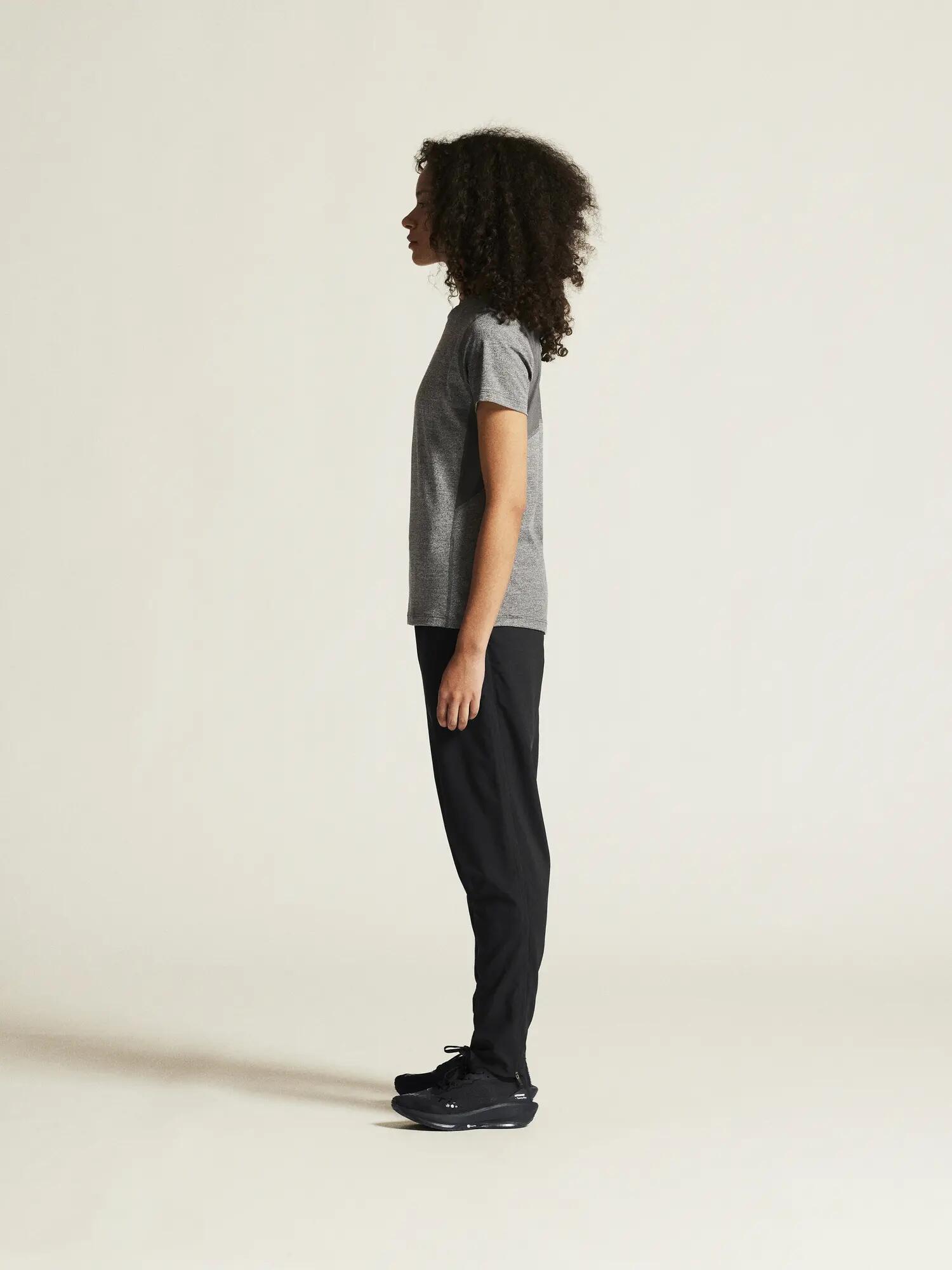 craft ADV Essence SS Tee W - Weiches, atmungsaktives Trainingstop – 6/7
