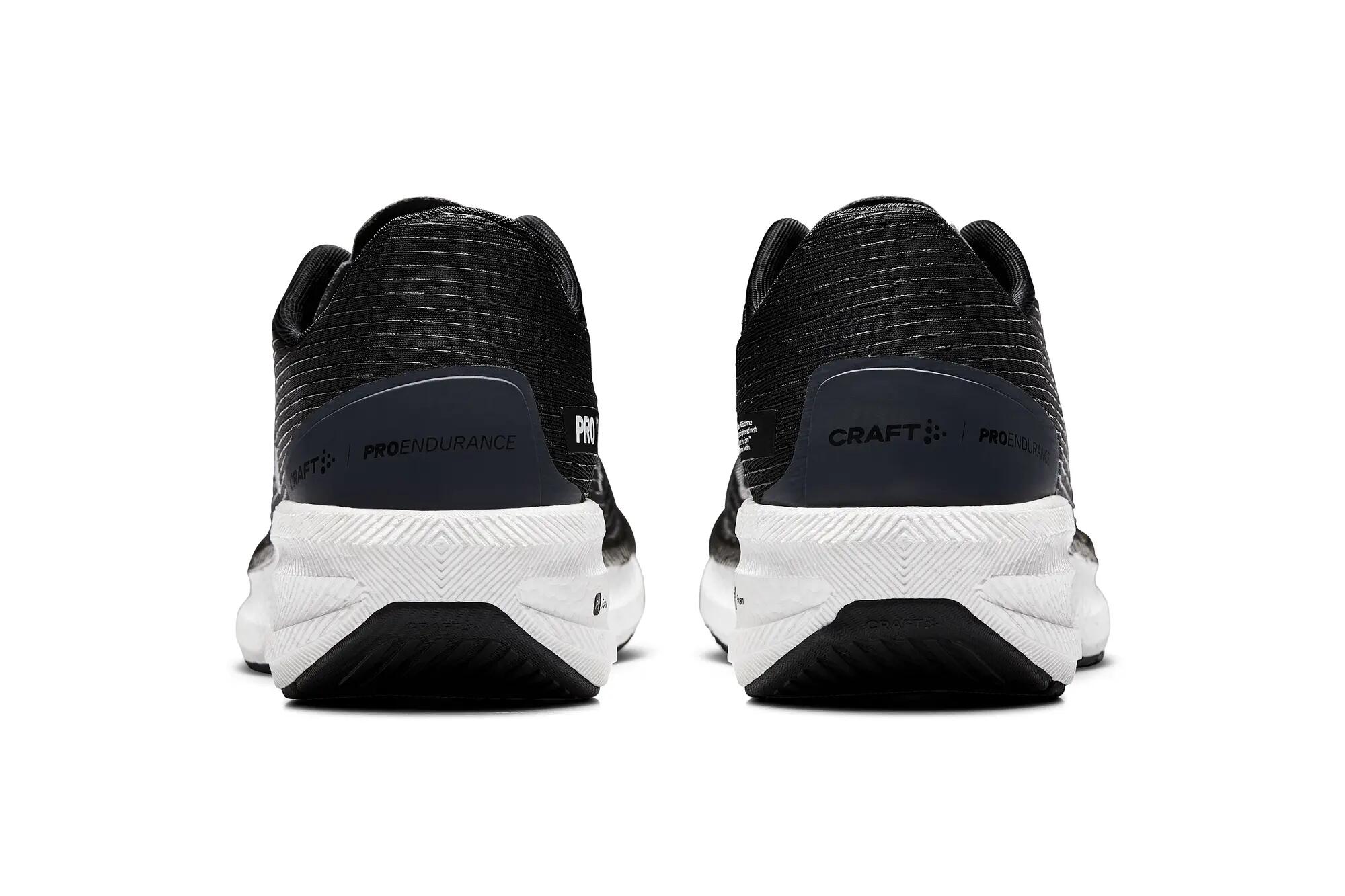 craft PRO Endur Distance M – Laufschuh mit hoher Reaktivität – Black-White 6/7