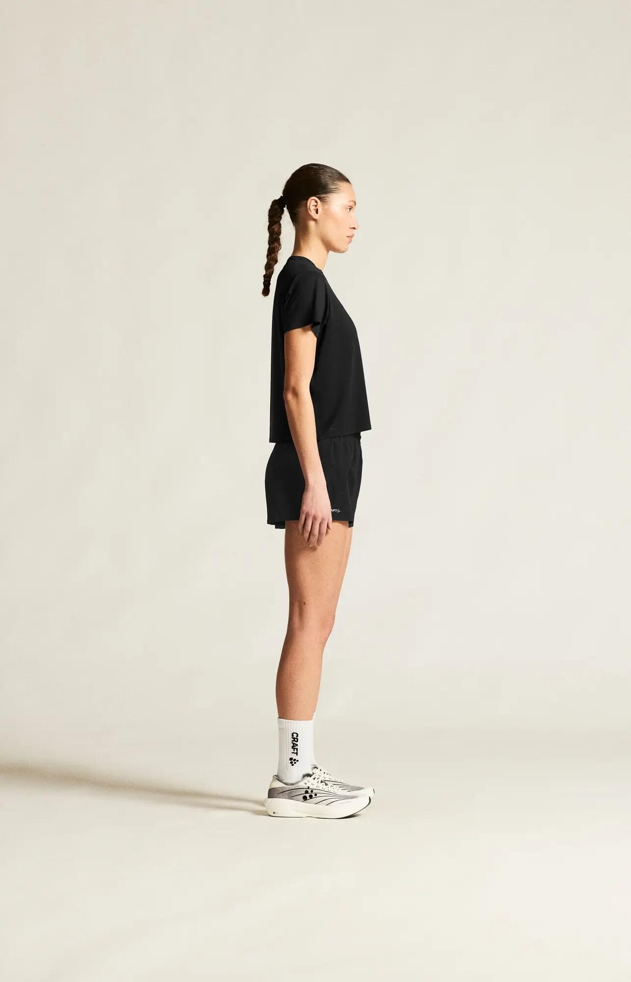 craft Hypervent Tee W – Atmungsaktives Trainingstop – Black 4/7