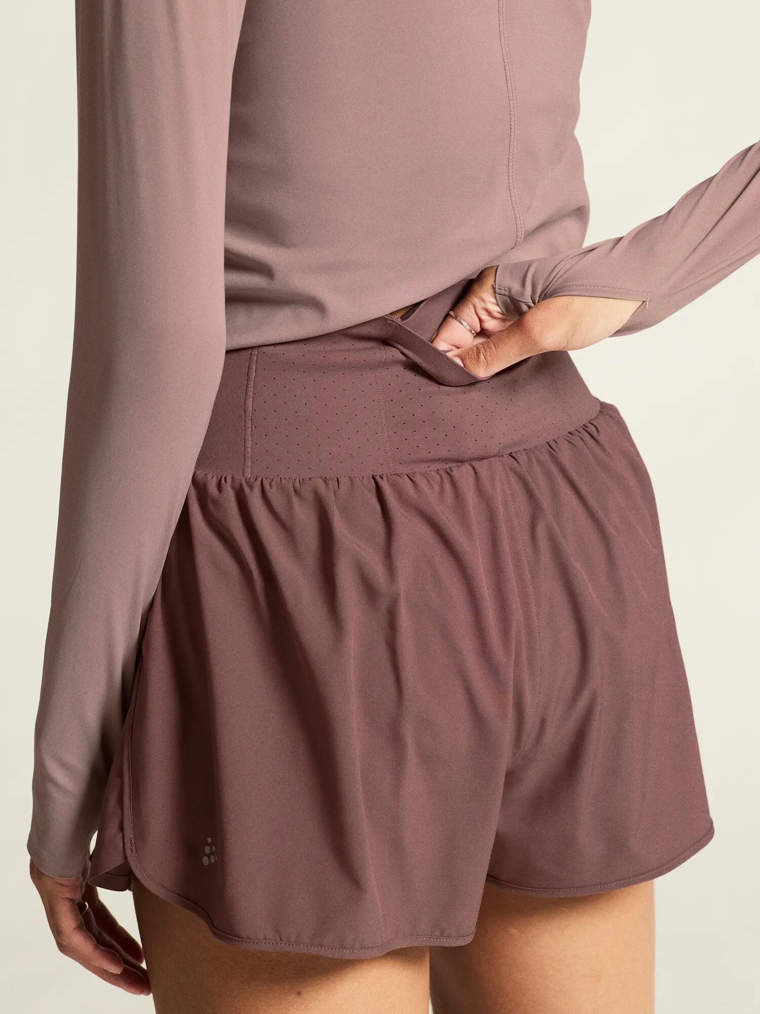 craft Hypervent Wide Shorts W — short de running à taille large et maintien – 6/7