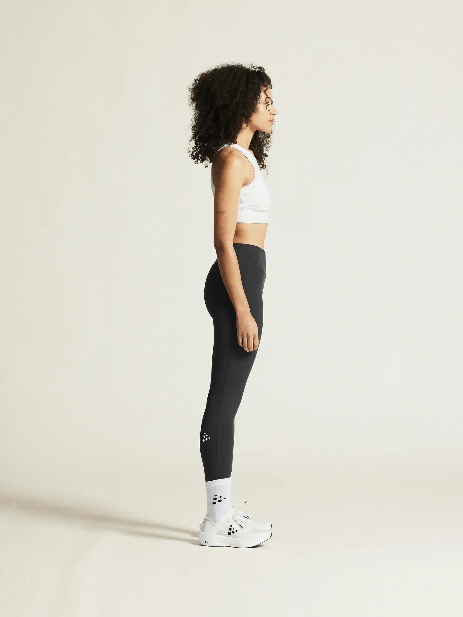 craft Rush 2.0 Crop Top W – enganliegendes Trainings-Top, atmungsaktiv – White 6/7
