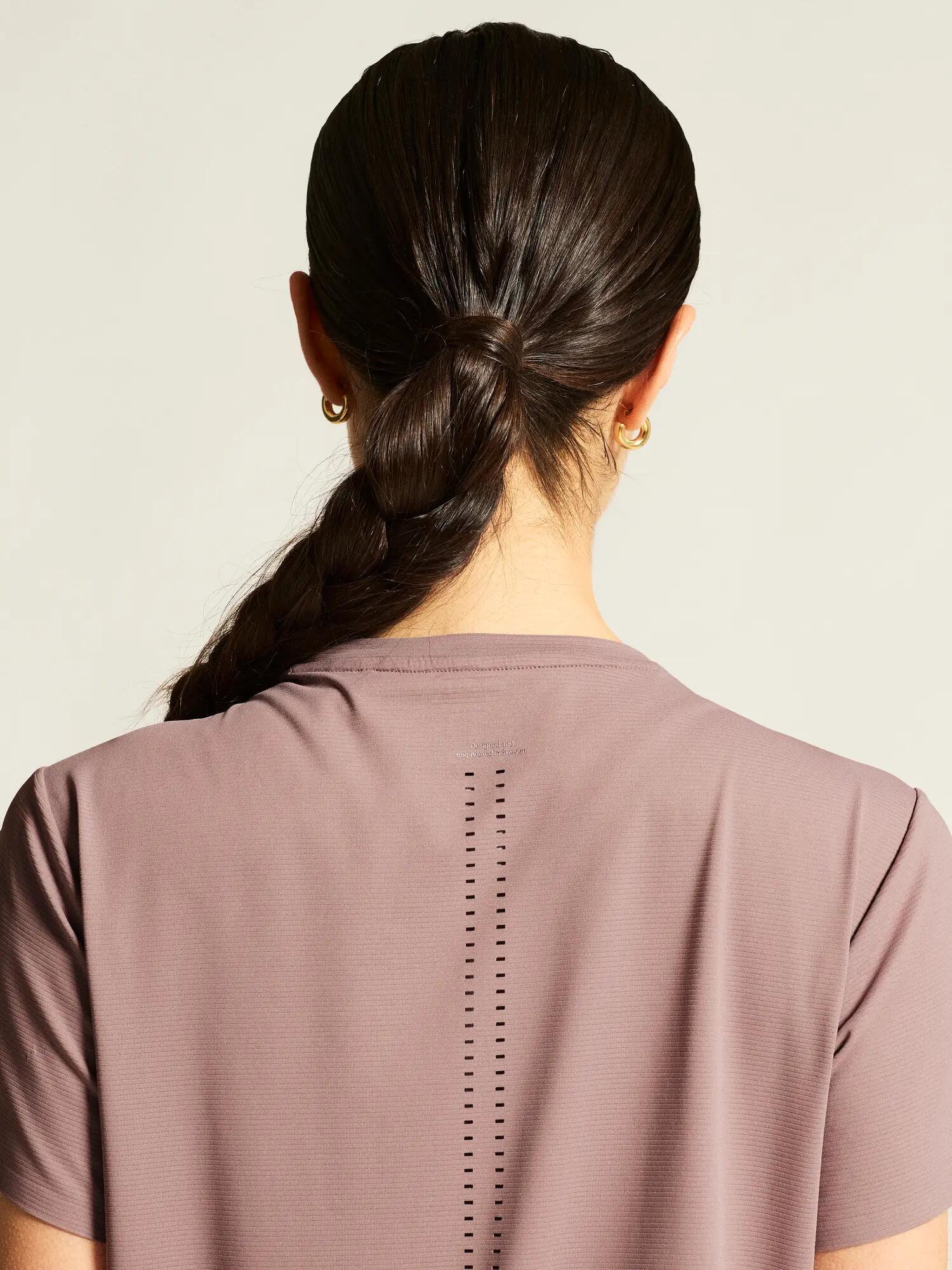craft Hypervent Tee W – Atmungsaktives Trainingstop – Potpurri 3/7
